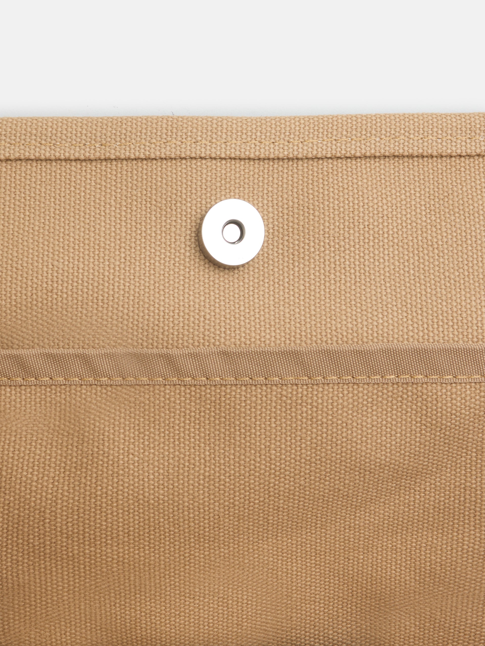 Classic two-tone camel tote bag
