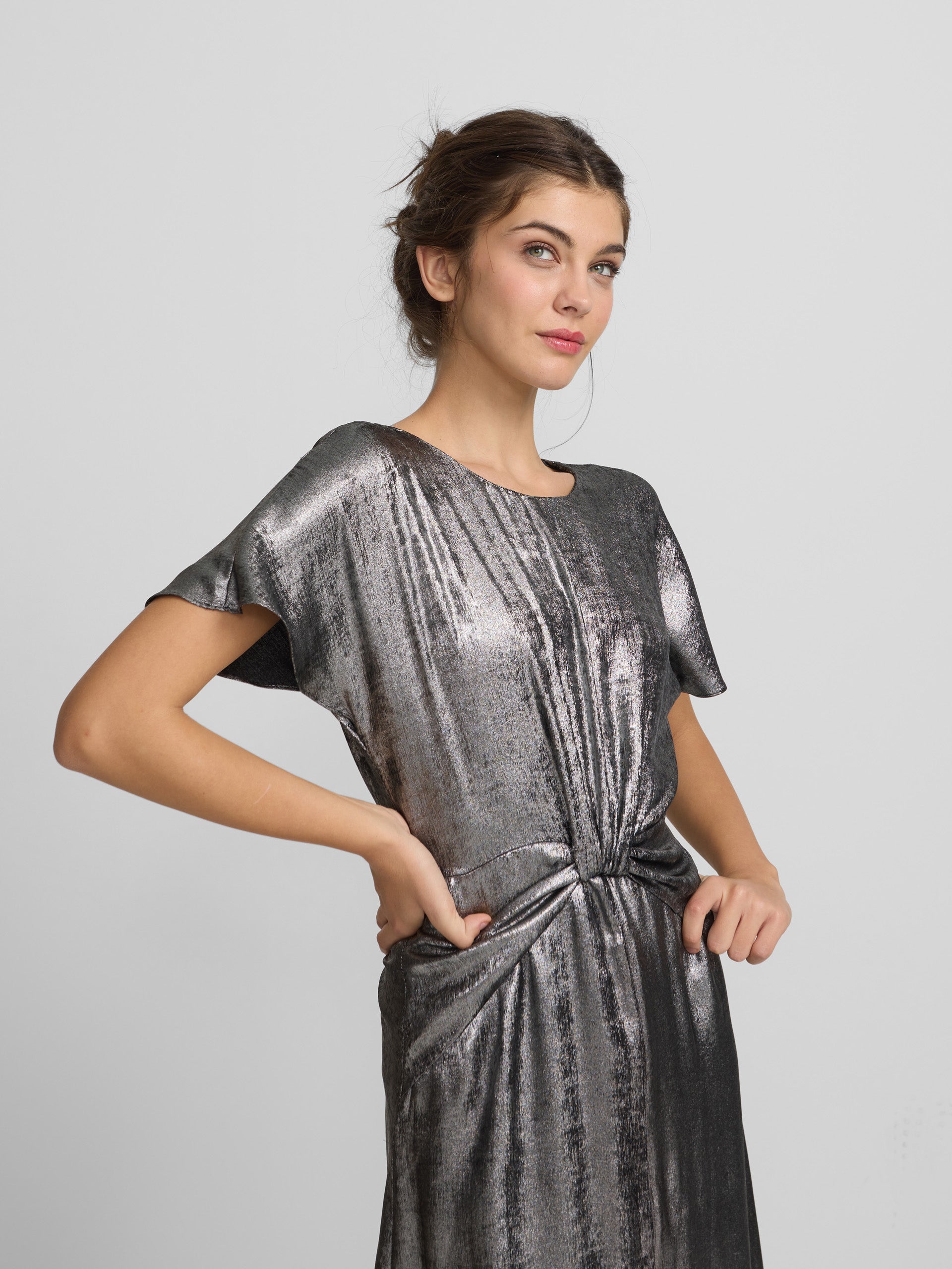 Vestido largo asimetrico plata