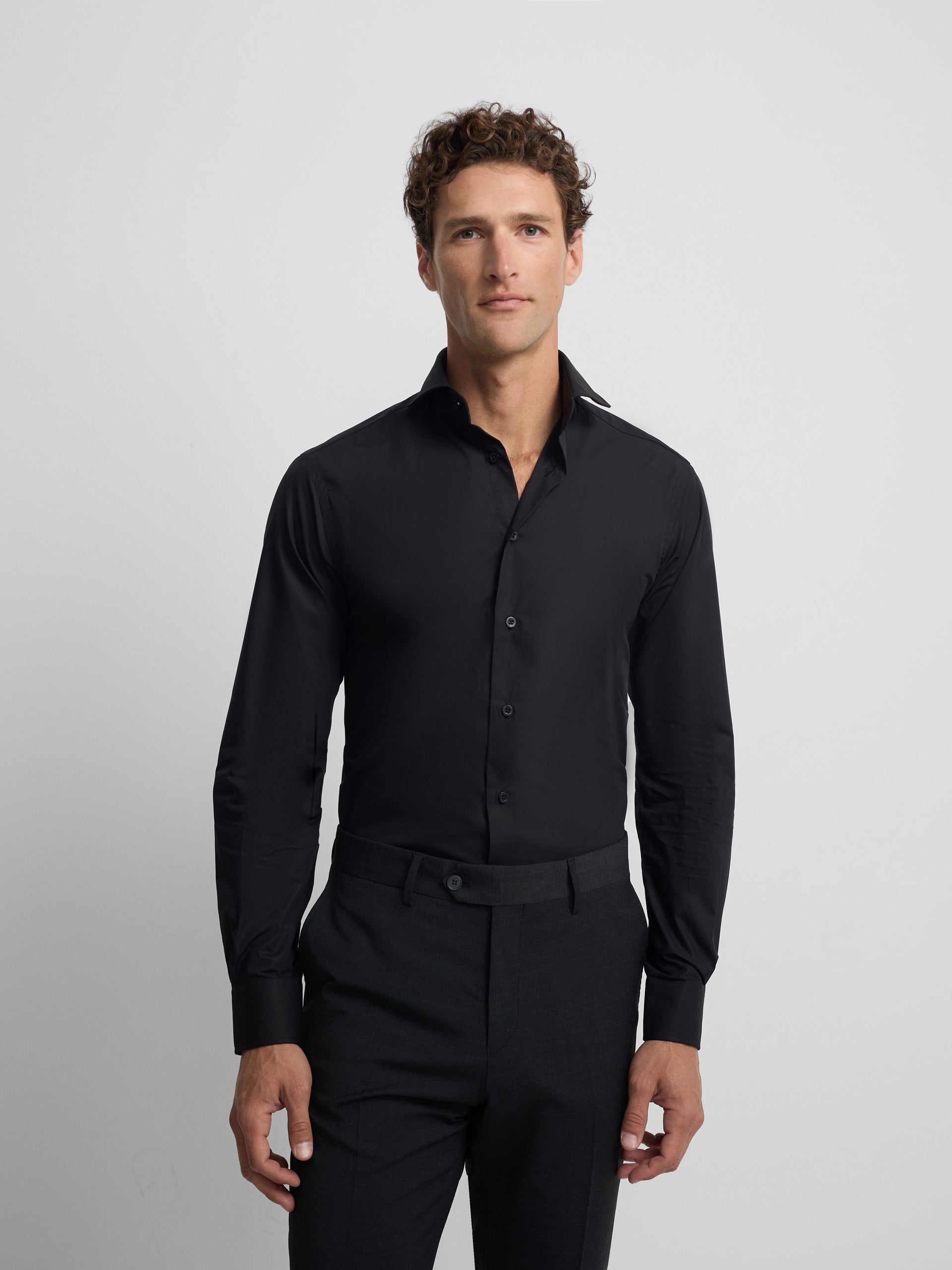 Camisa de vestir lisa preta