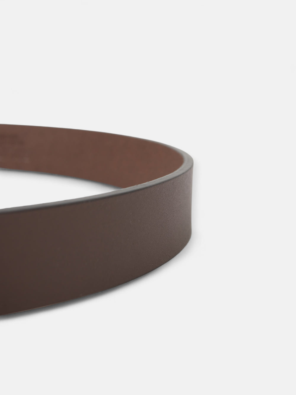 Cinto de pele com fivela redonda castanho escuro