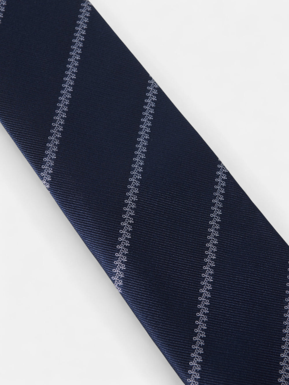 Gravata com padrão de raquetes e riscas azul-marinho