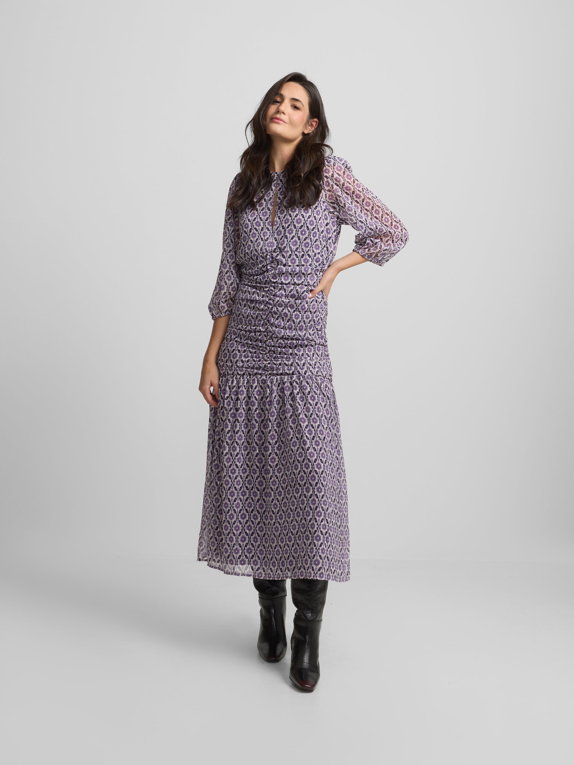 Vestido com manga francesa estampado em malva