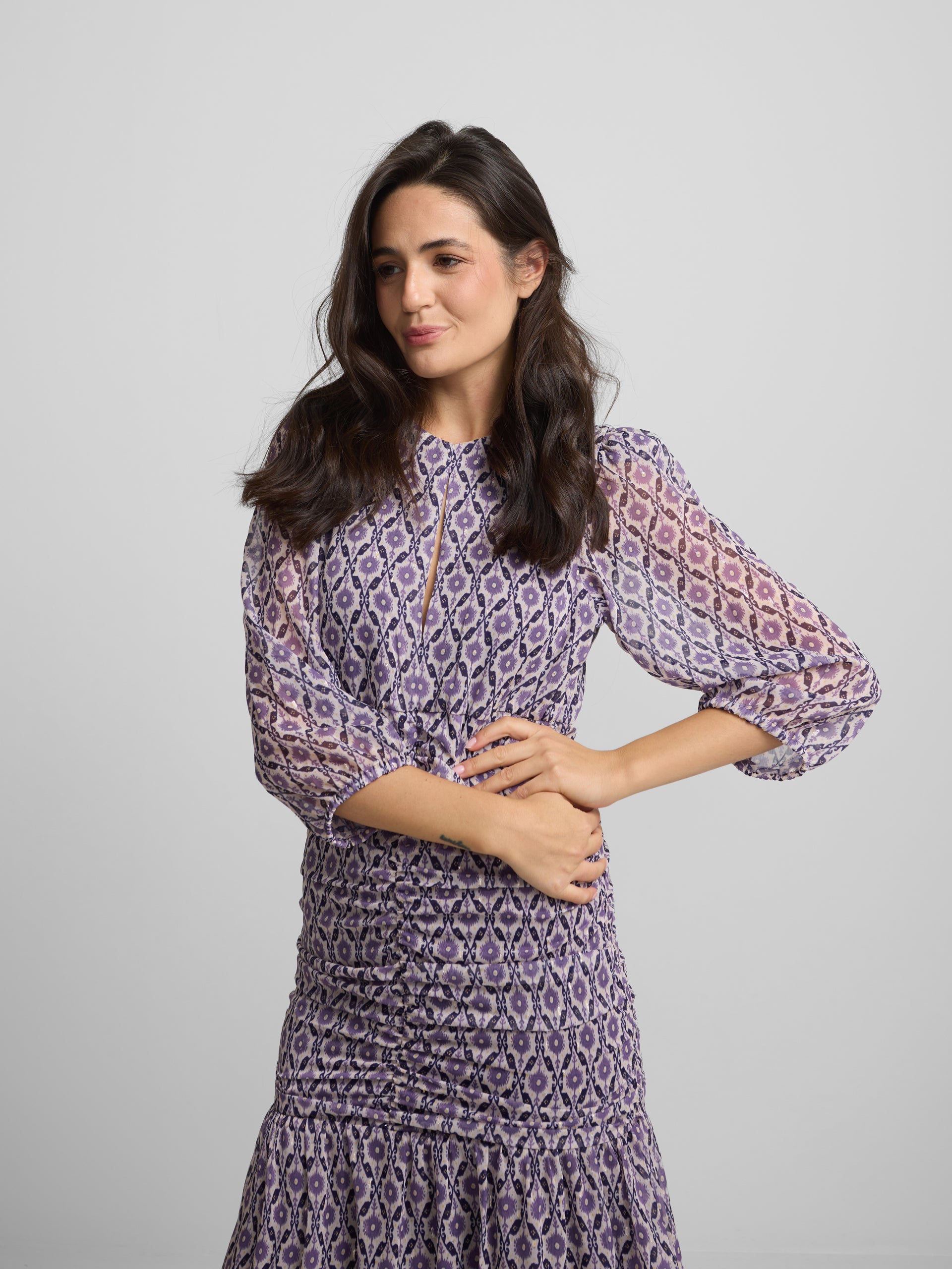 Vestido com manga francesa estampado em malva