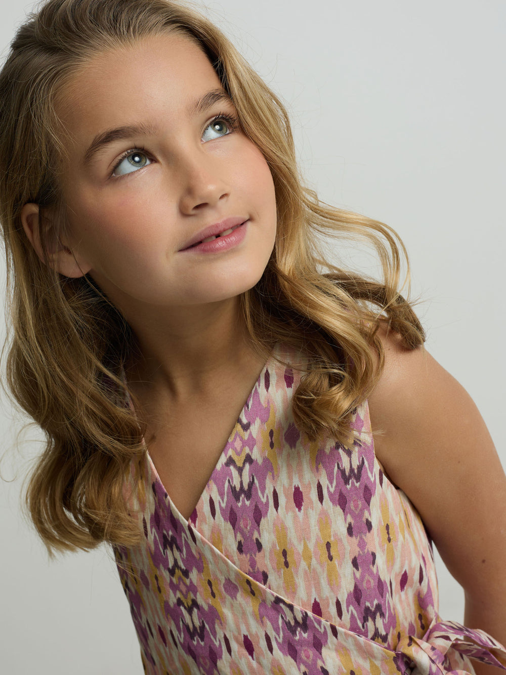 Girl's linen vest with pink ikat print