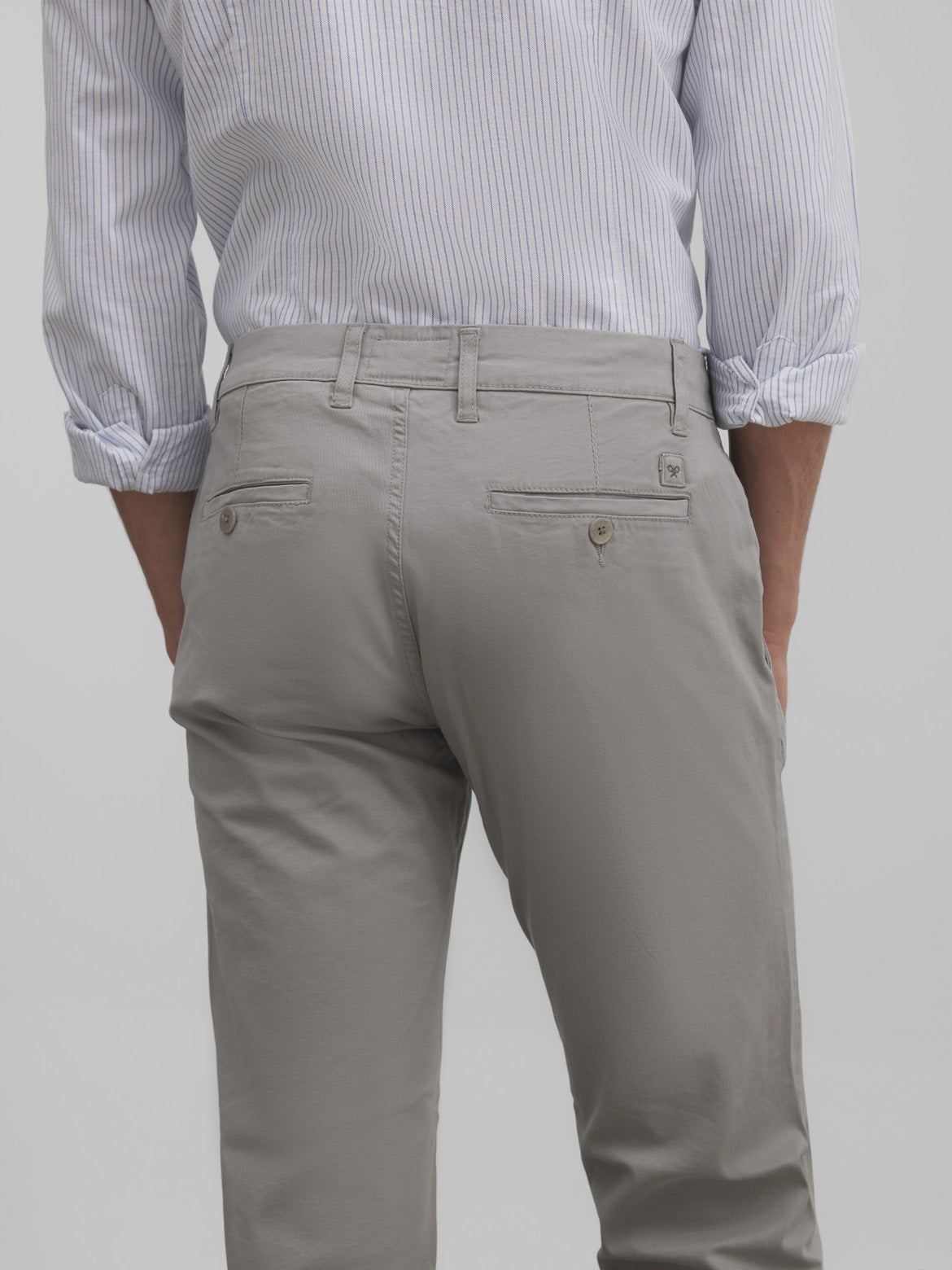 Pantalon sport chino gris