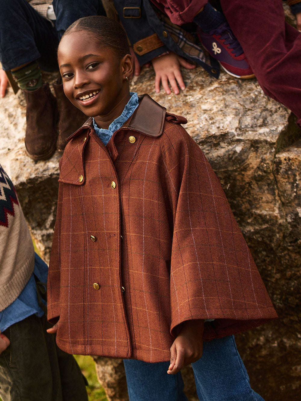 Capa girl detalles cuero cuadros marrones