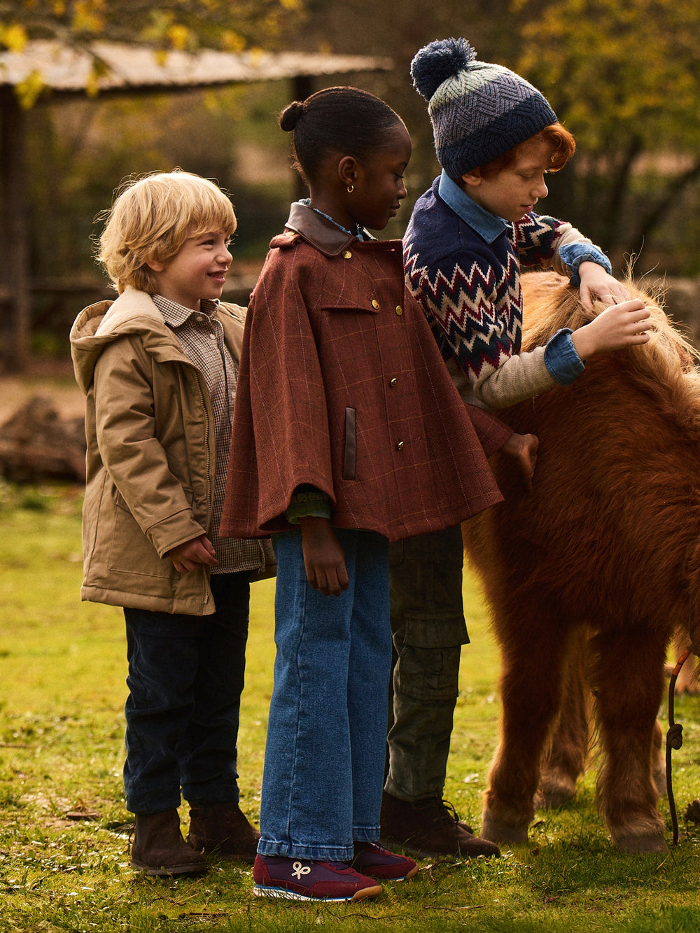Capa girl detalles cuero cuadros marrones