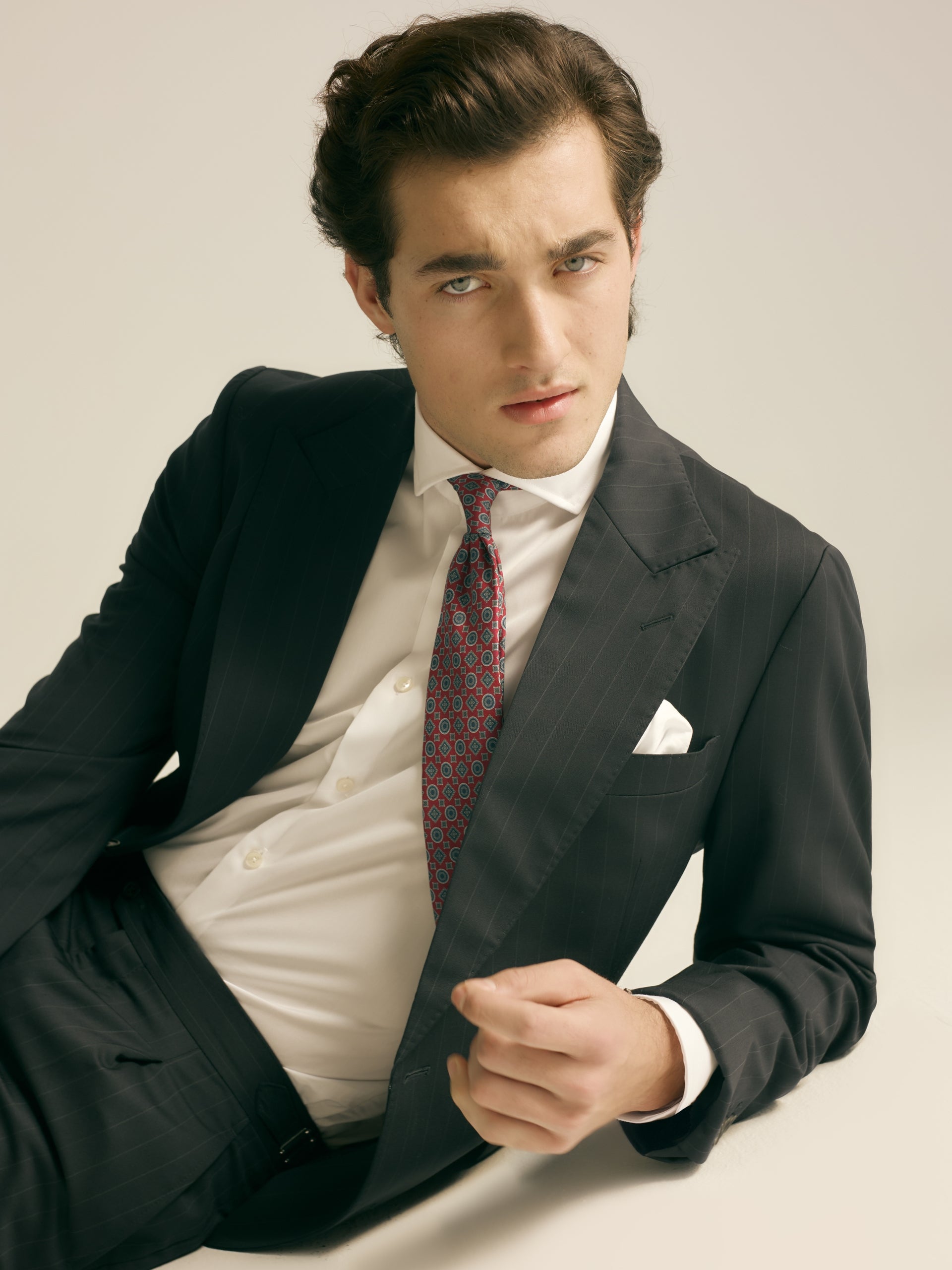 Veste de costume bleu marine à fines rayures