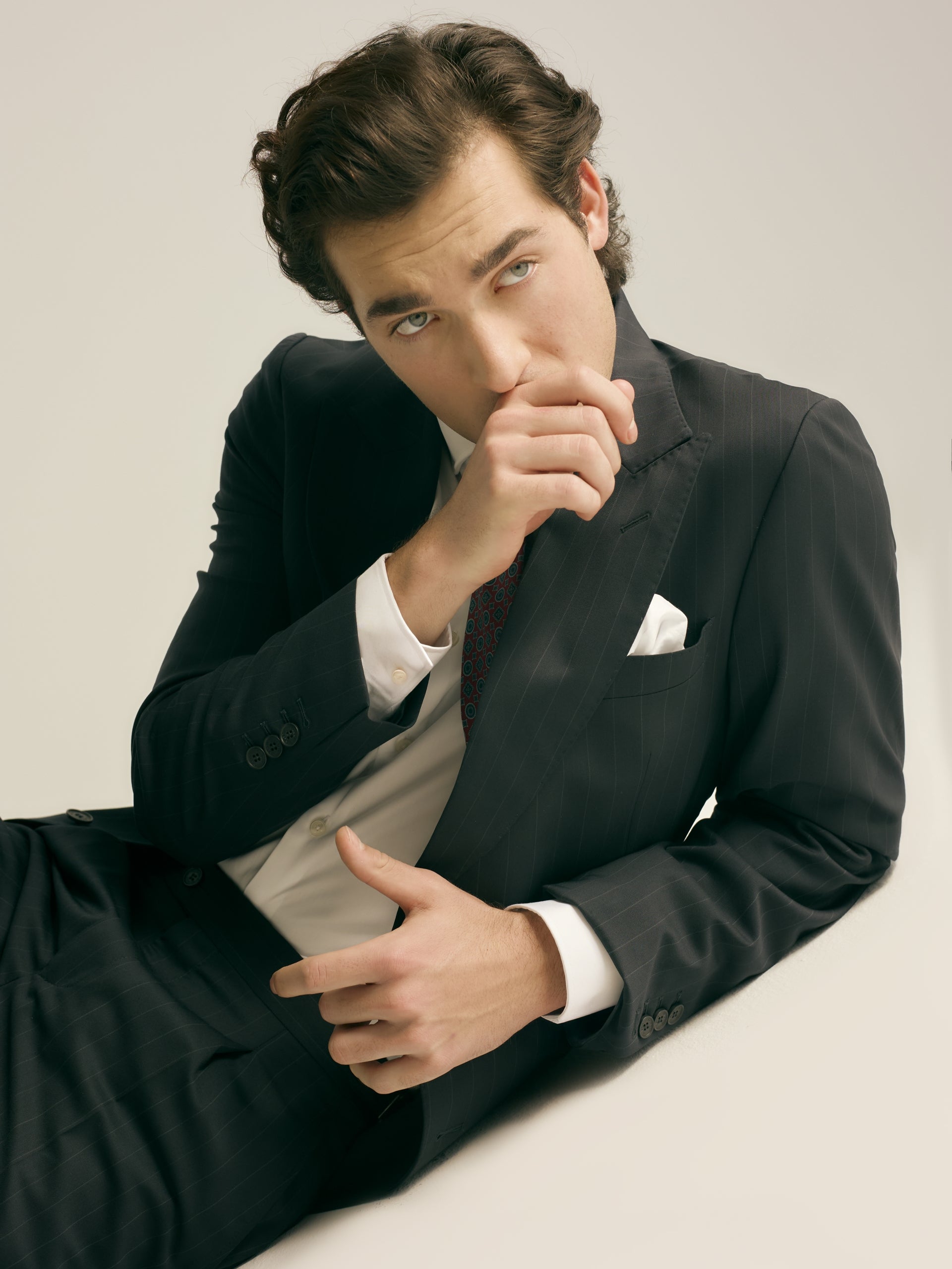 Veste de costume bleu marine à fines rayures