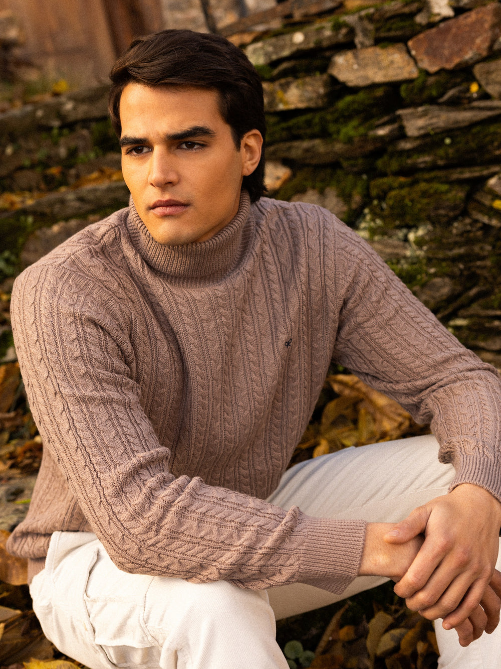 Jersey cuello vuelto de ochos marron claro