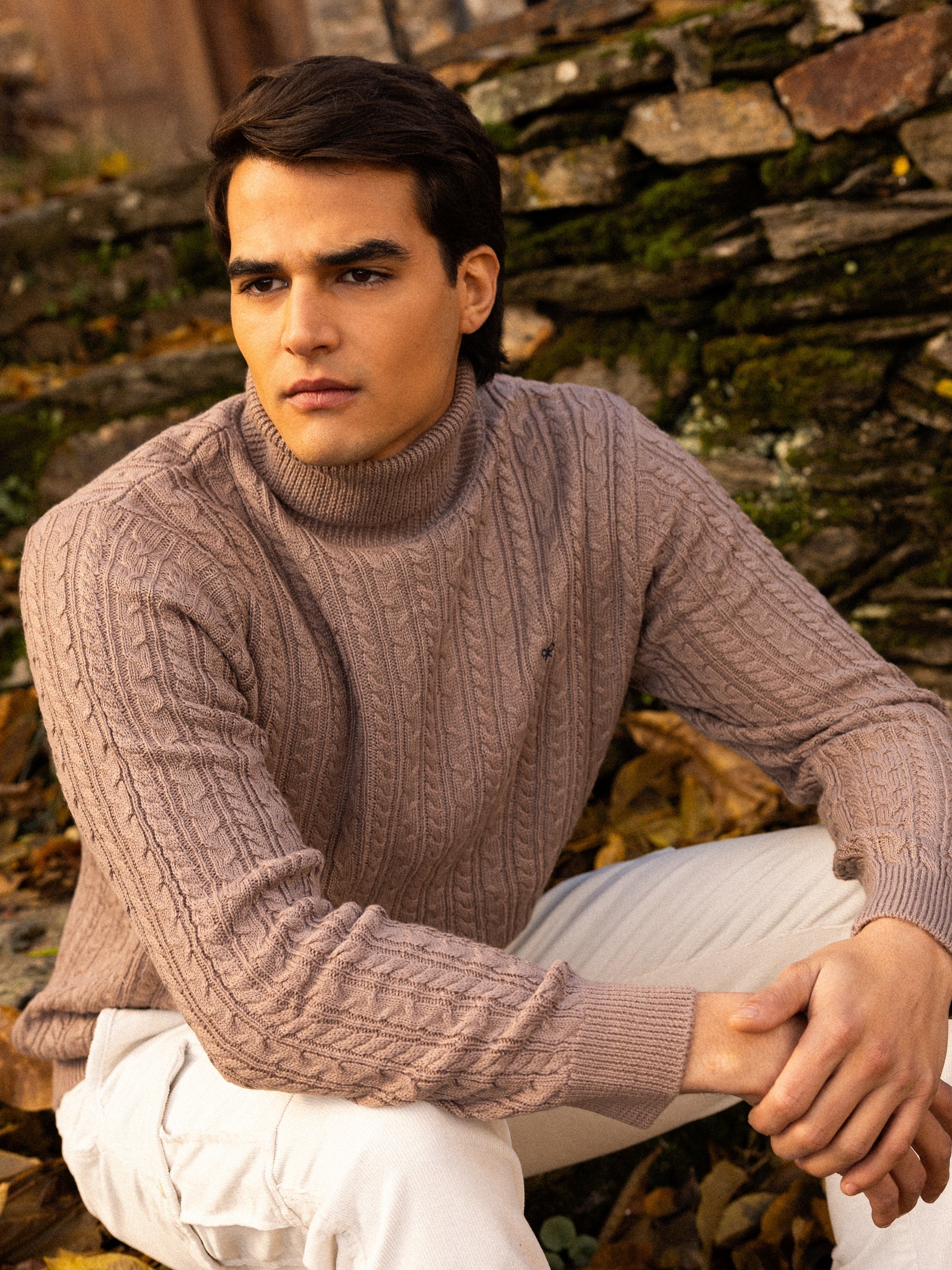 Jersey cuello vuelto de ochos marron claro