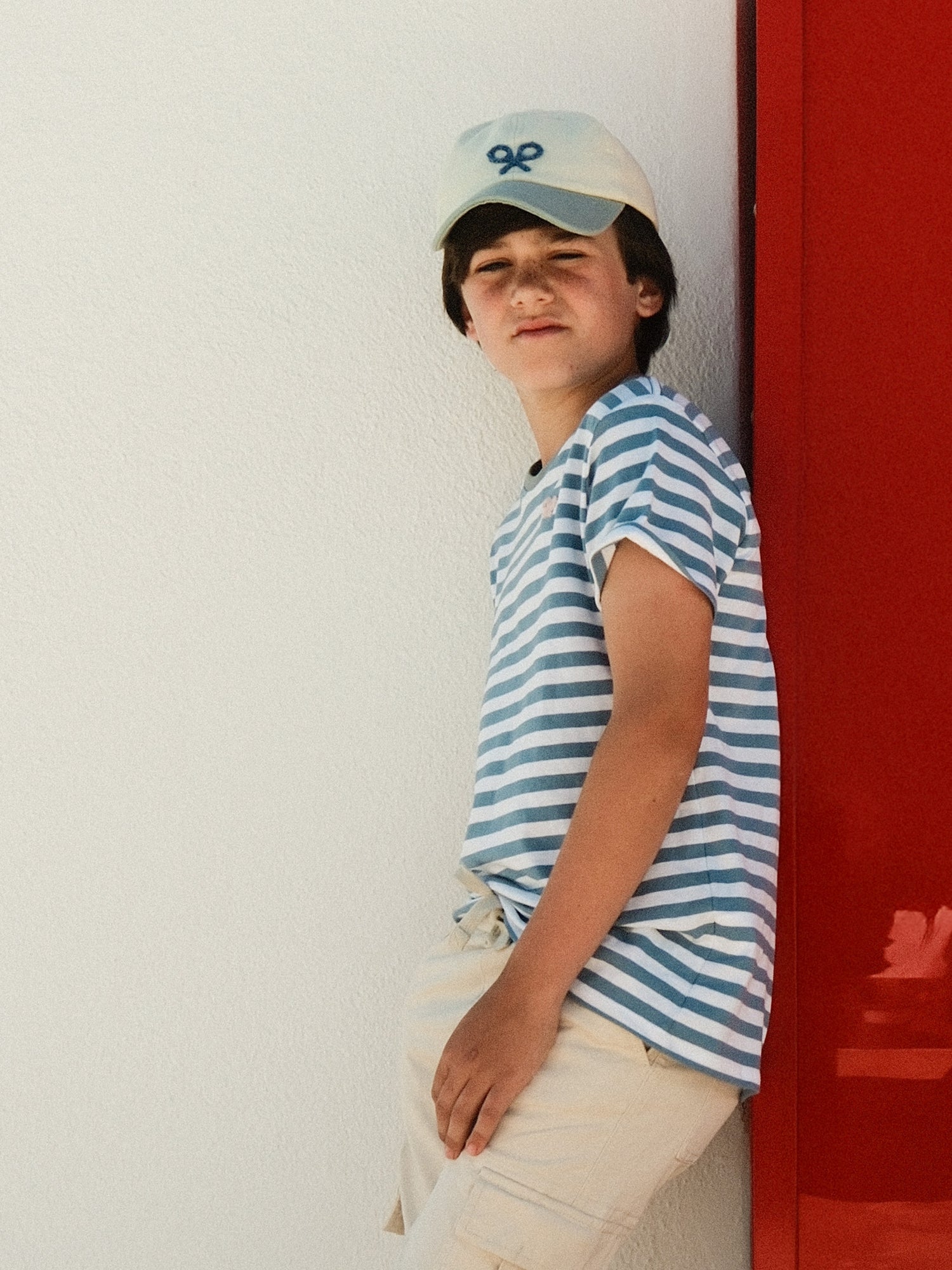 Camisola criança com debrum de riscas finas azul