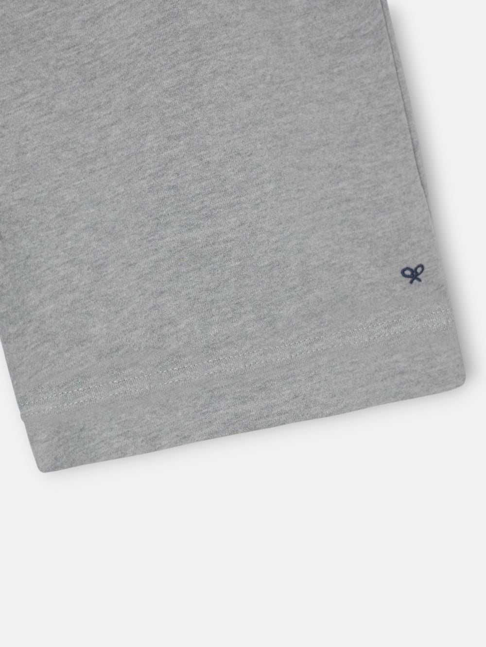 Bermuda deportiva gris