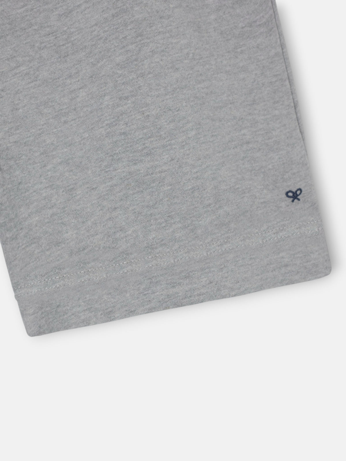 Bermuda deportiva gris