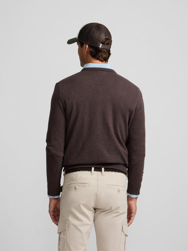 Pull col en V marron