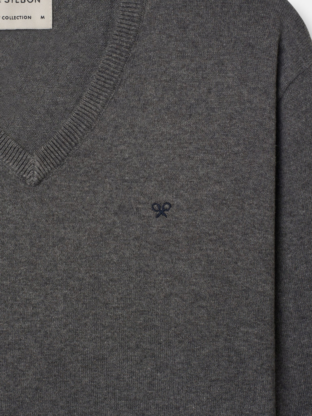 Jersey cuello pico gris