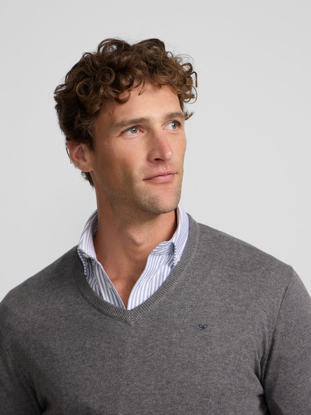 Jersey cuello pico gris