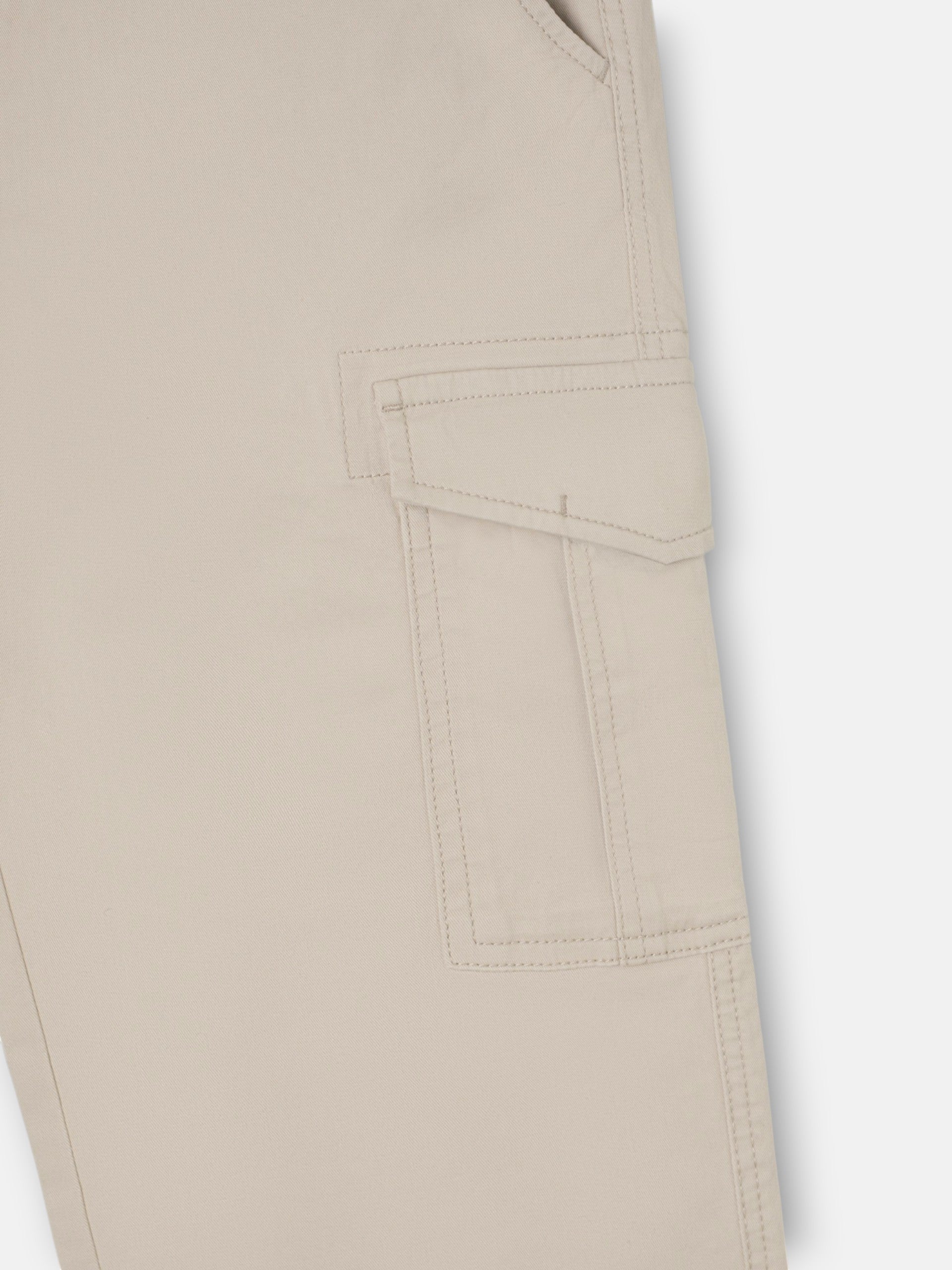 Pantalon sport cargo piedra medio