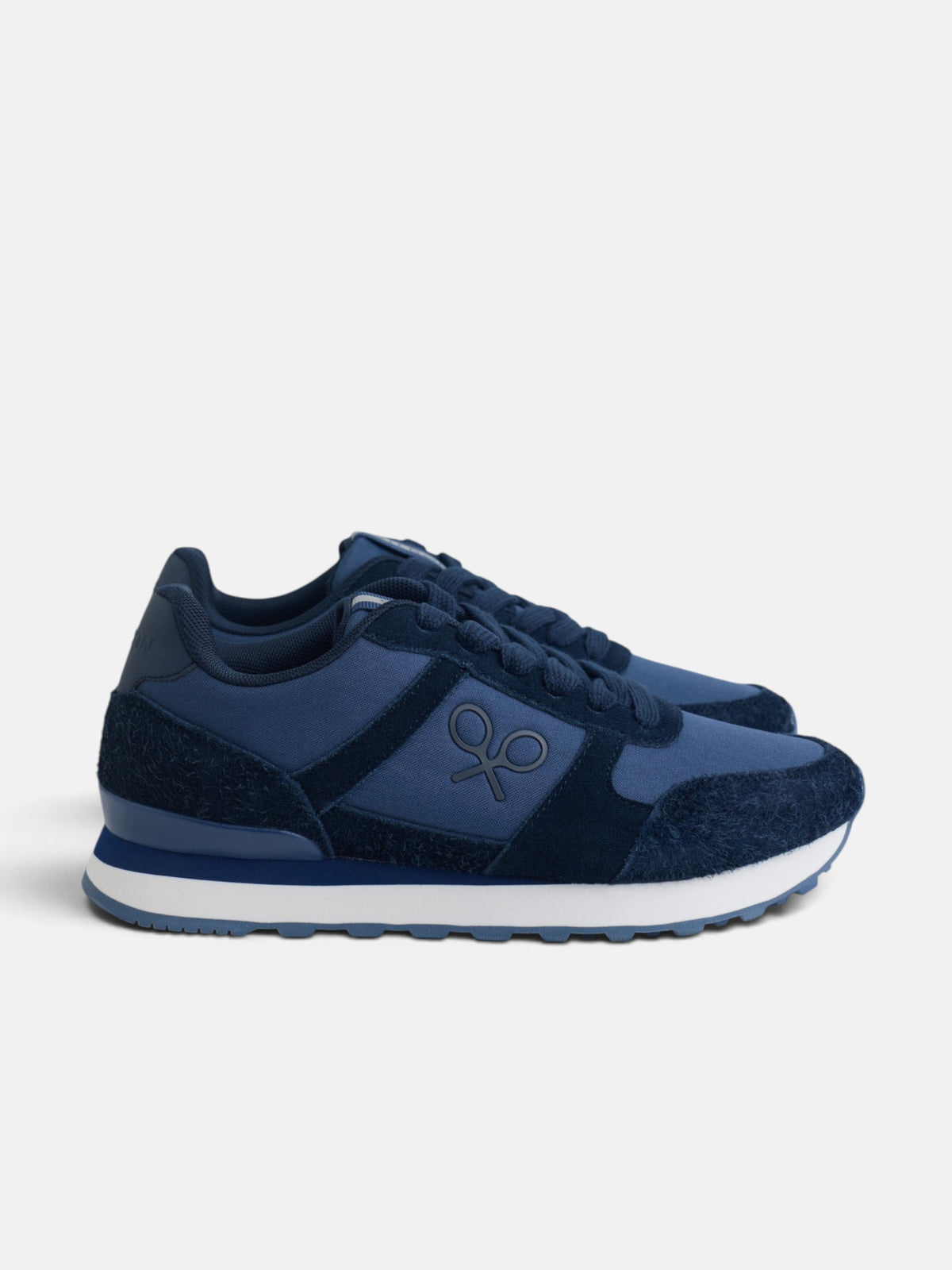 Sapatilha estilo urbano azul-marinho