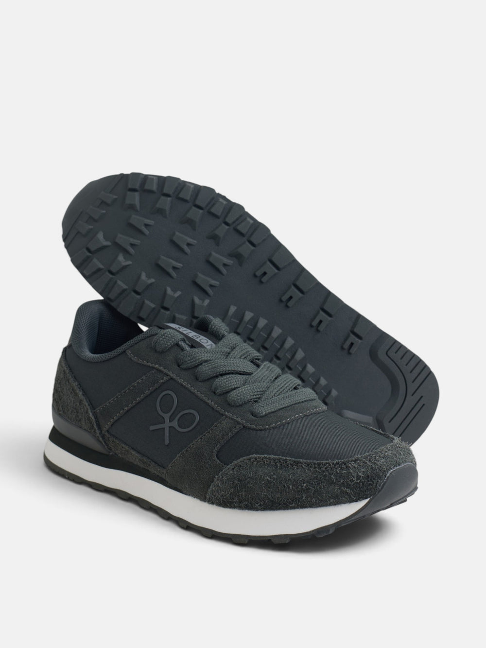 Green urban style sneaker