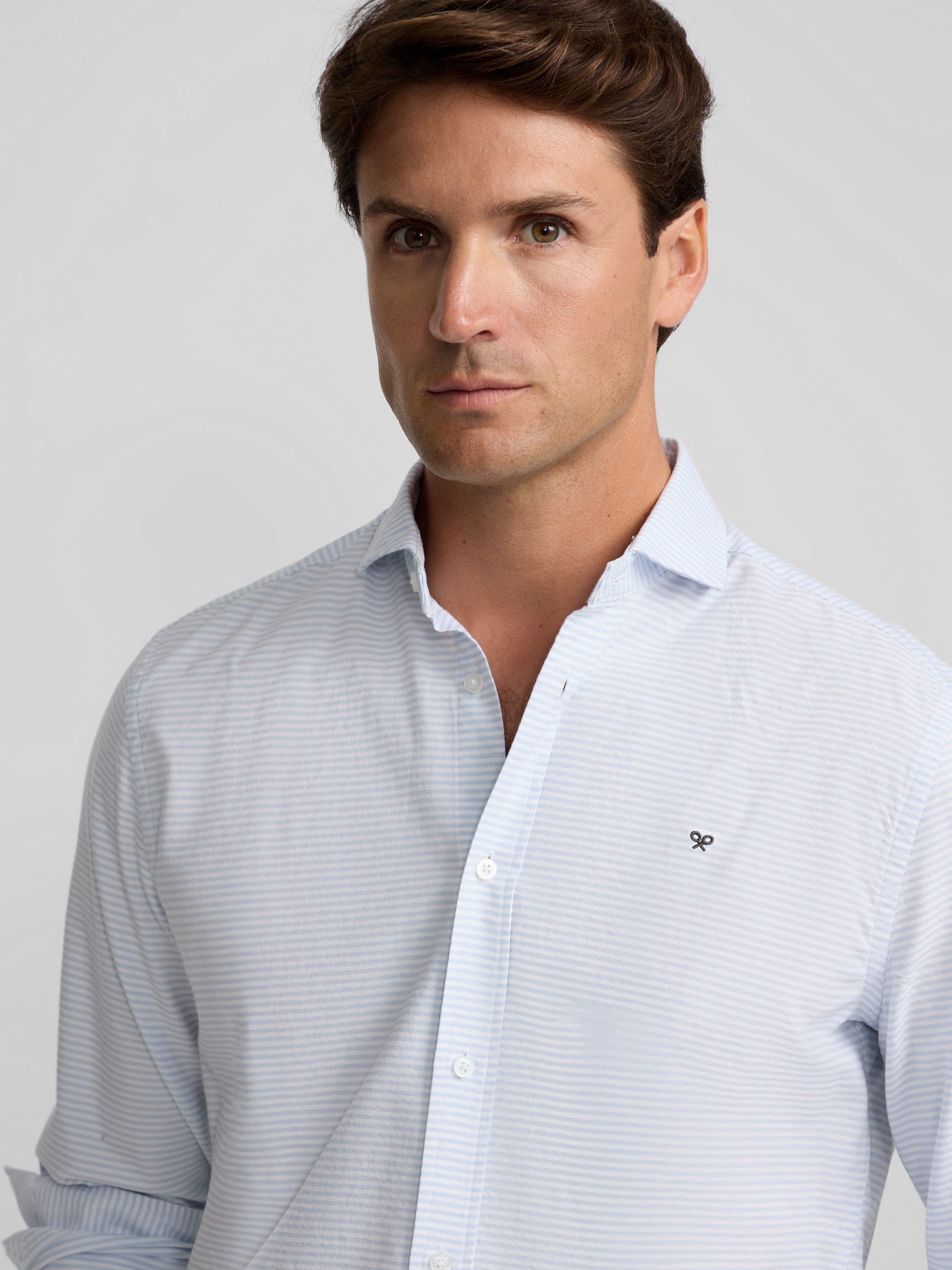 Camisa sport oxford rayas horizontales celeste