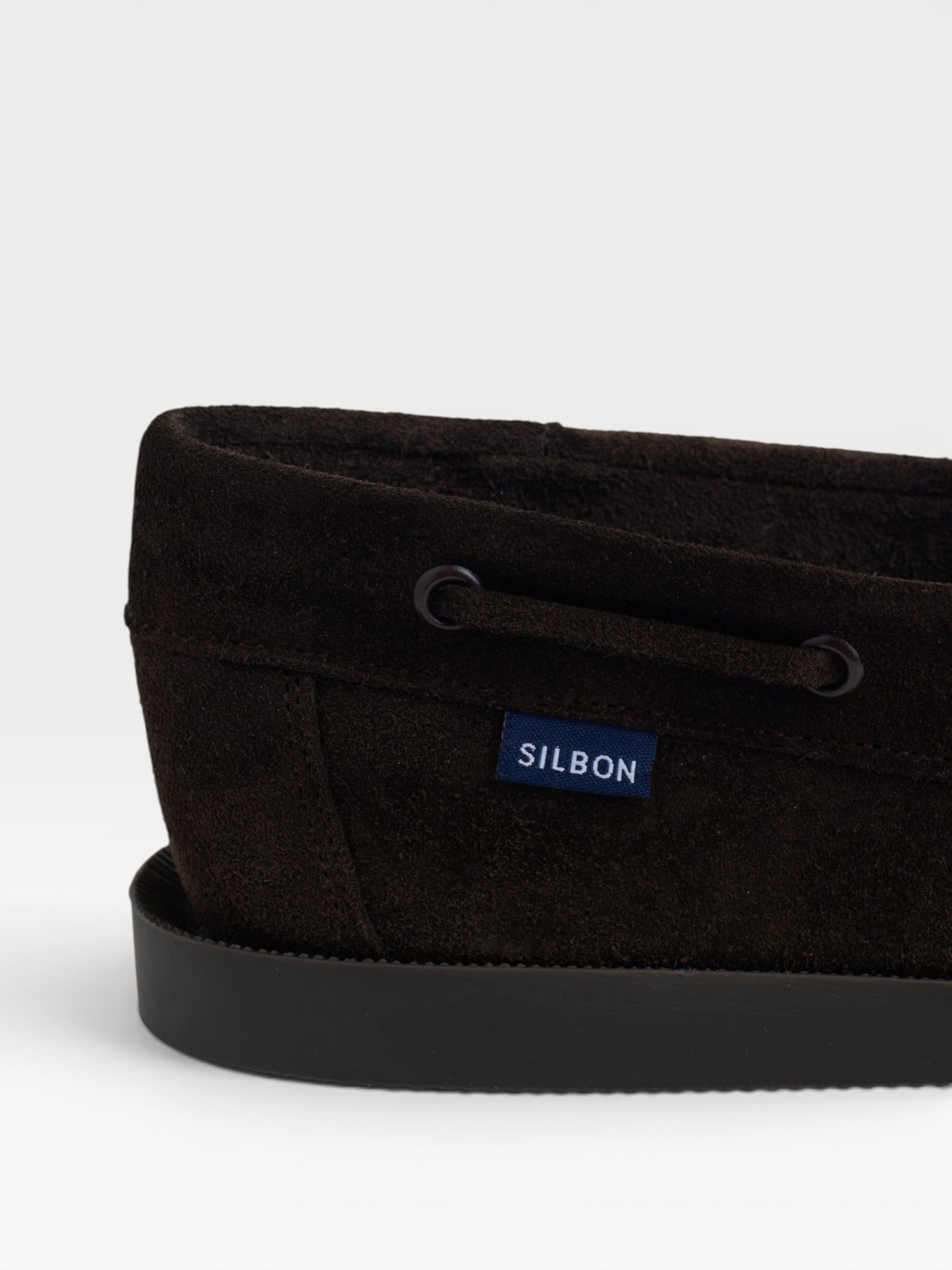 Brown deck shoe cruise