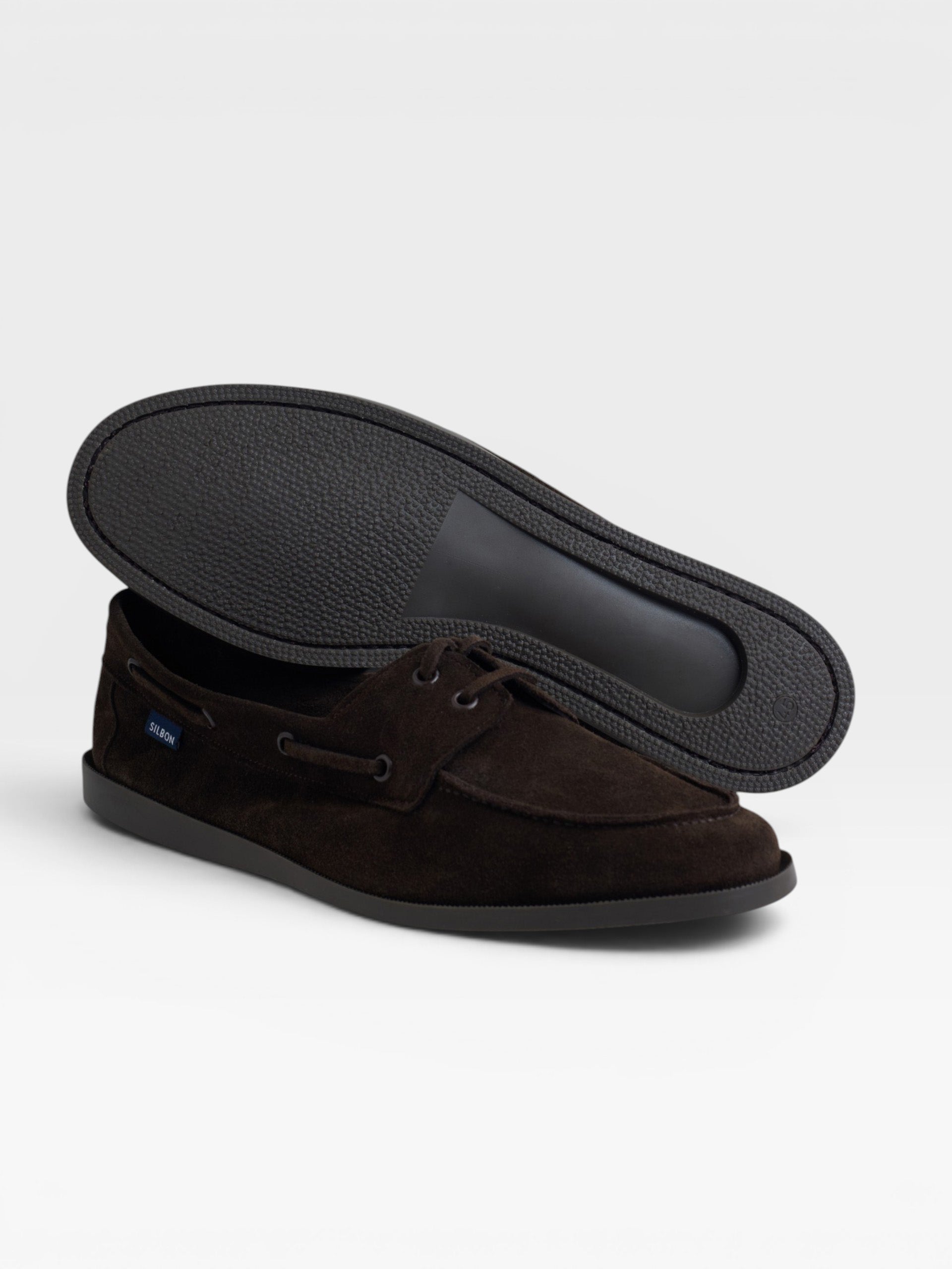 Brown deck shoe cruise