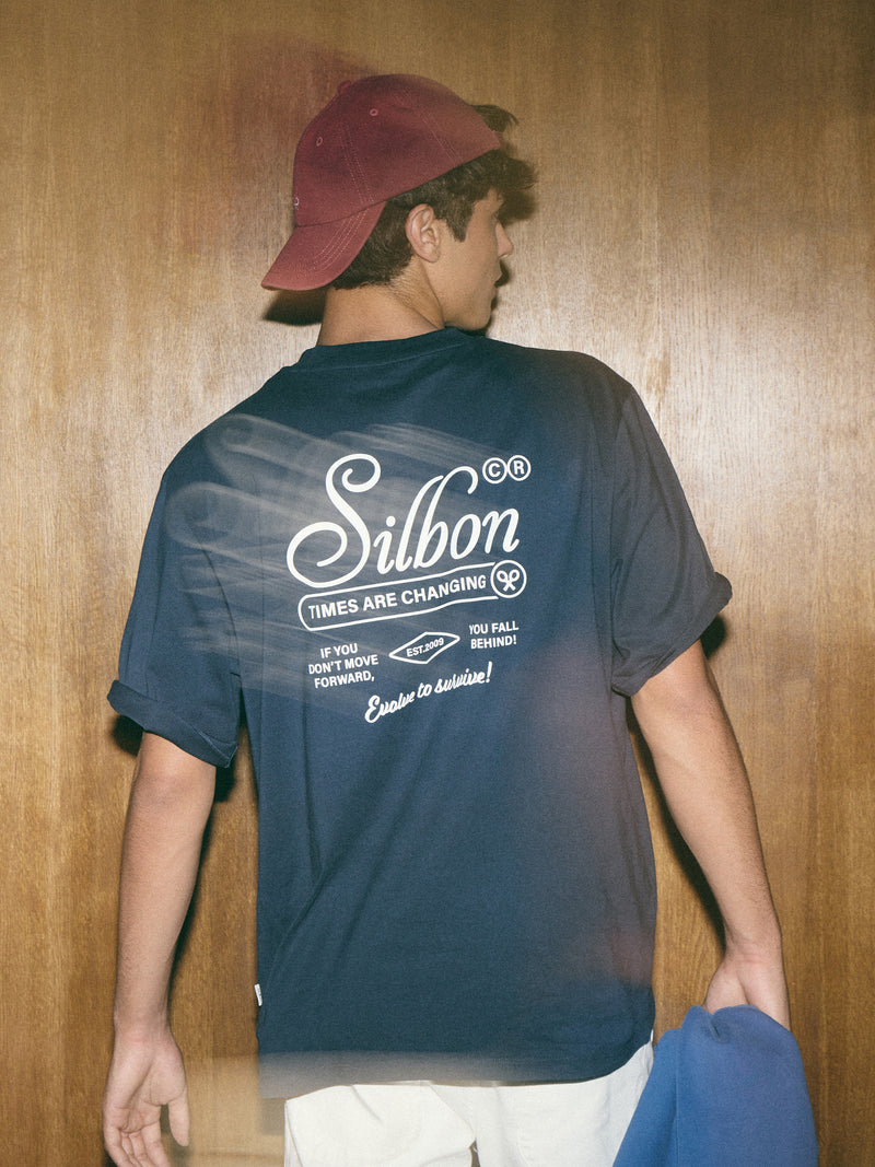 Camiseta special fit evolve to survive azul marino
