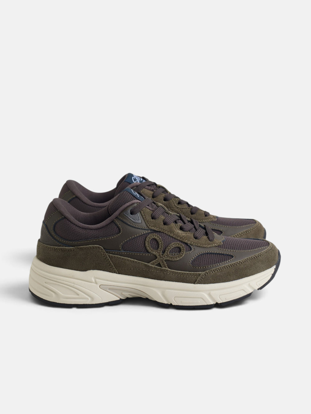 Zapatilla running tono marron