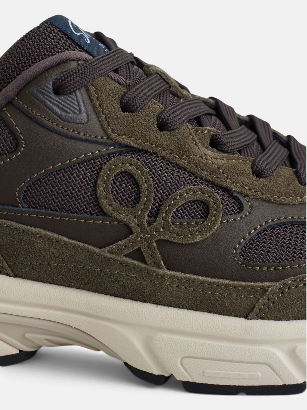 Zapatilla running tono marron