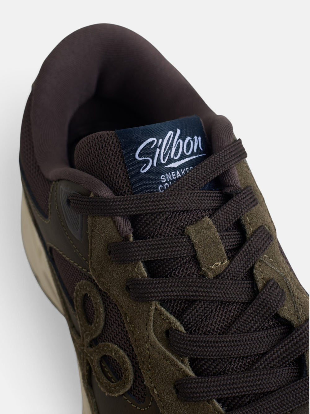 Zapatilla running tono marron
