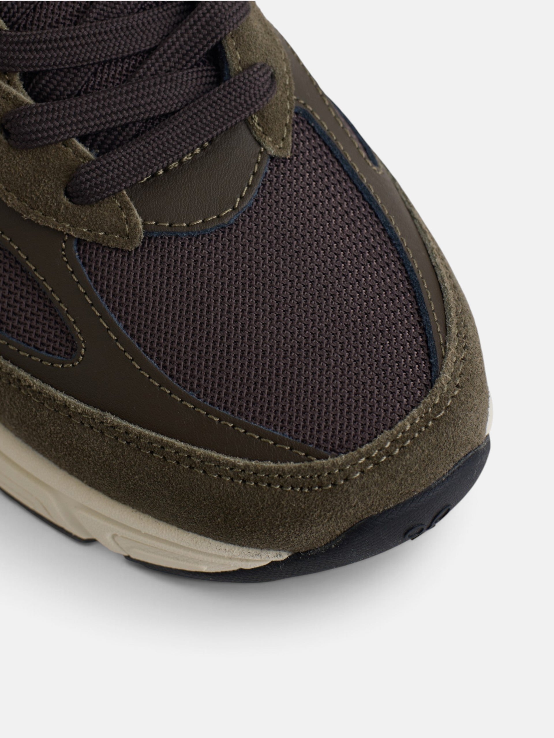 Zapatilla running tono marron