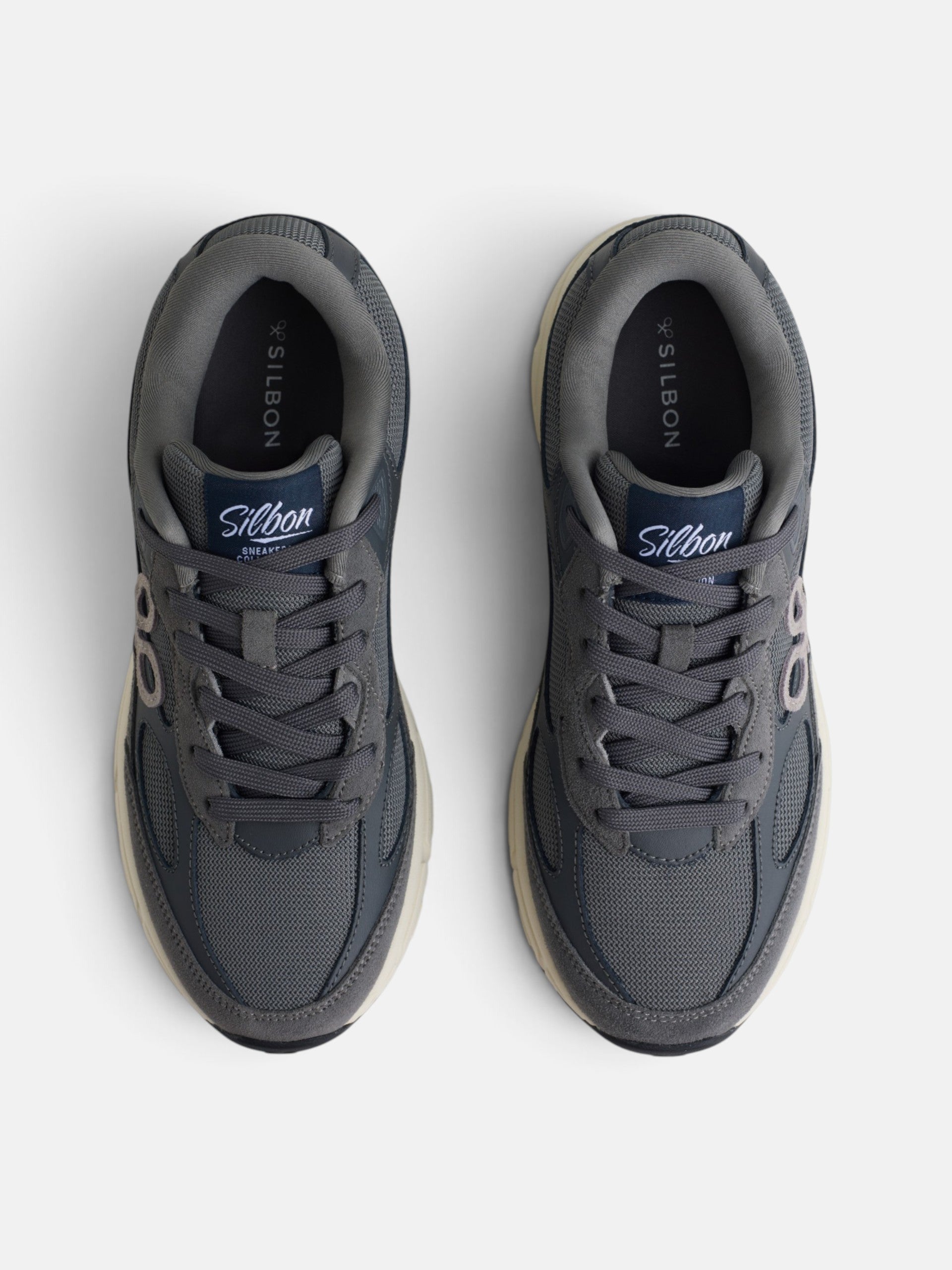 Zapatilla running tono gris