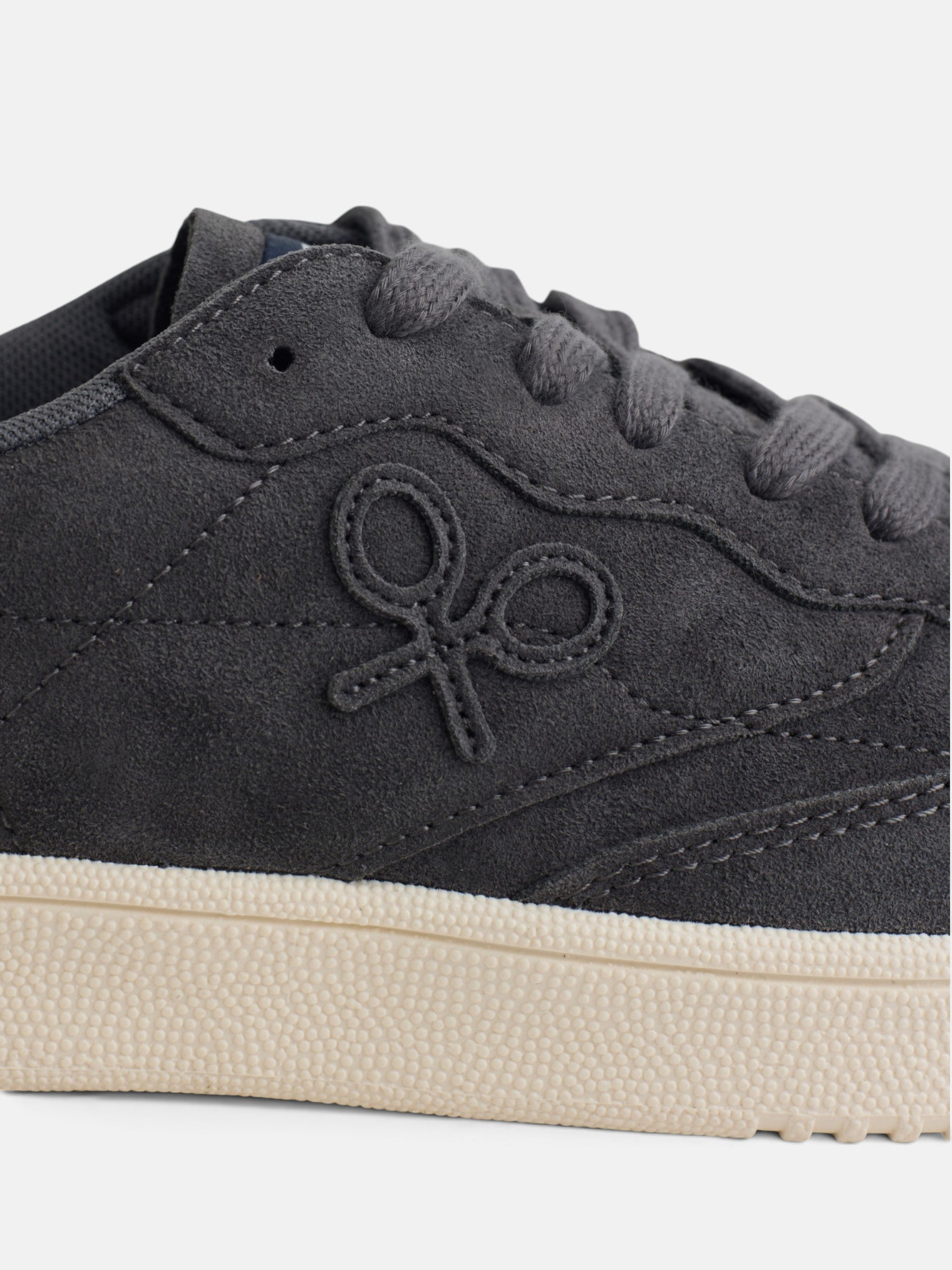 Navy blue suede casual sneaker
