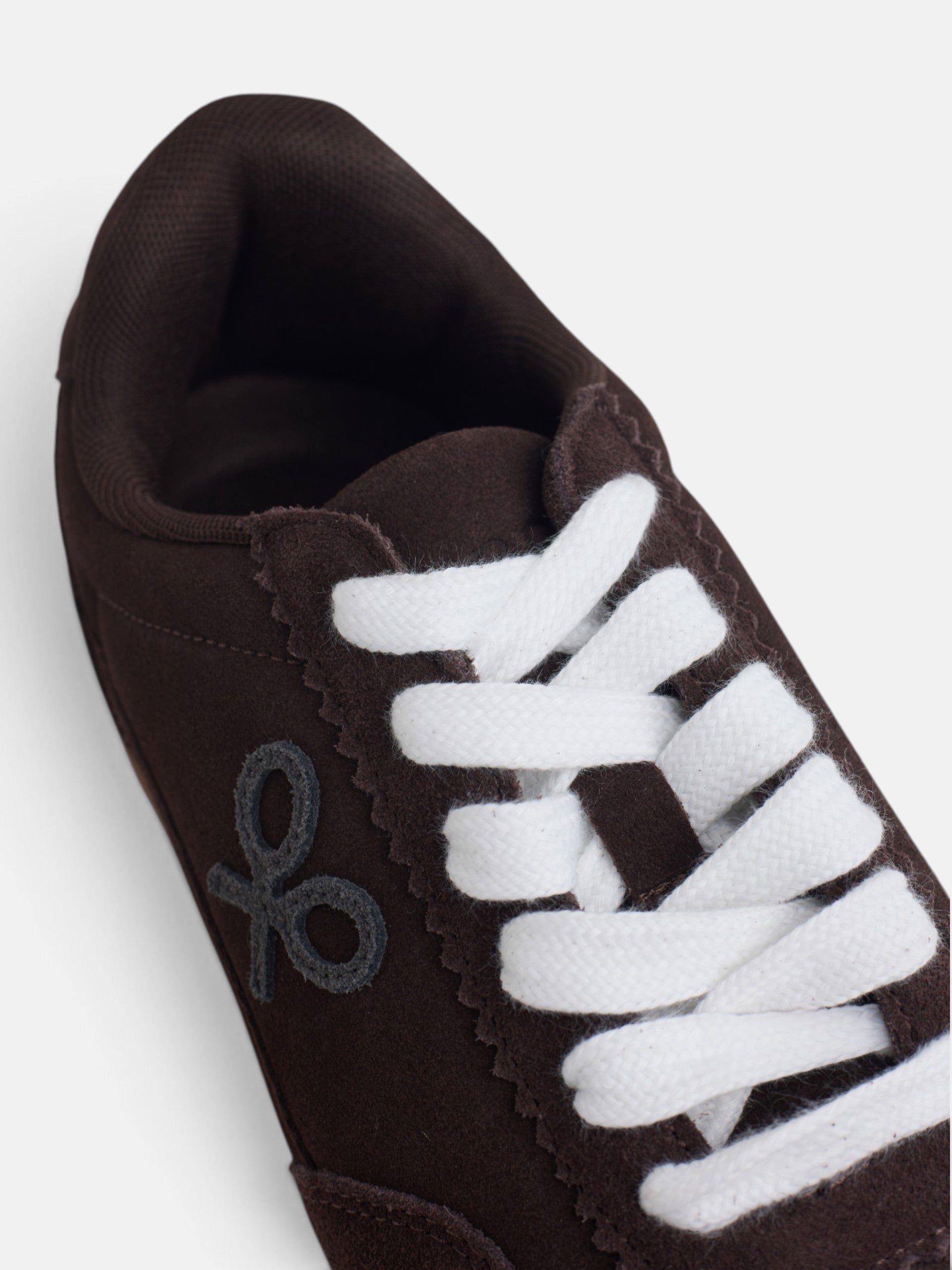 Zapatilla retro serraje marron
