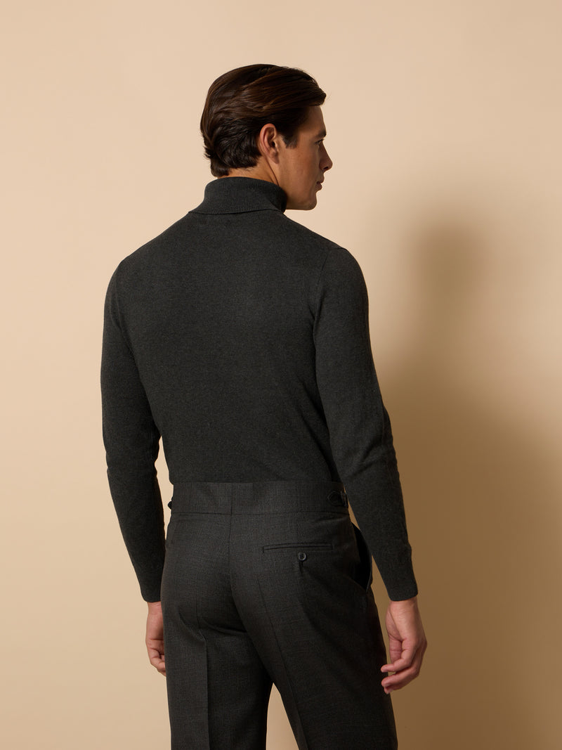 Pull classique unique col roulé gris