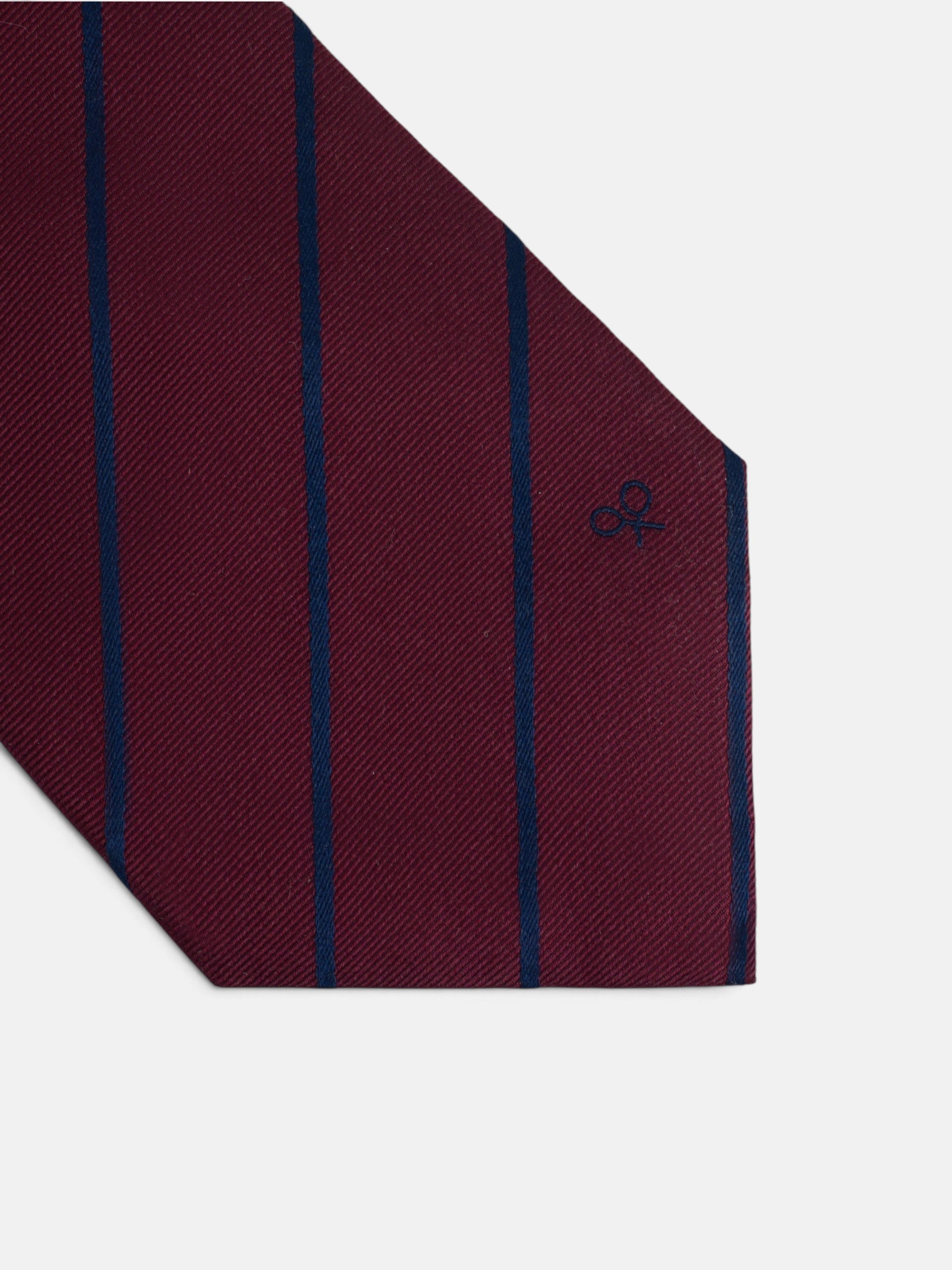 Corbata raya media burdeos