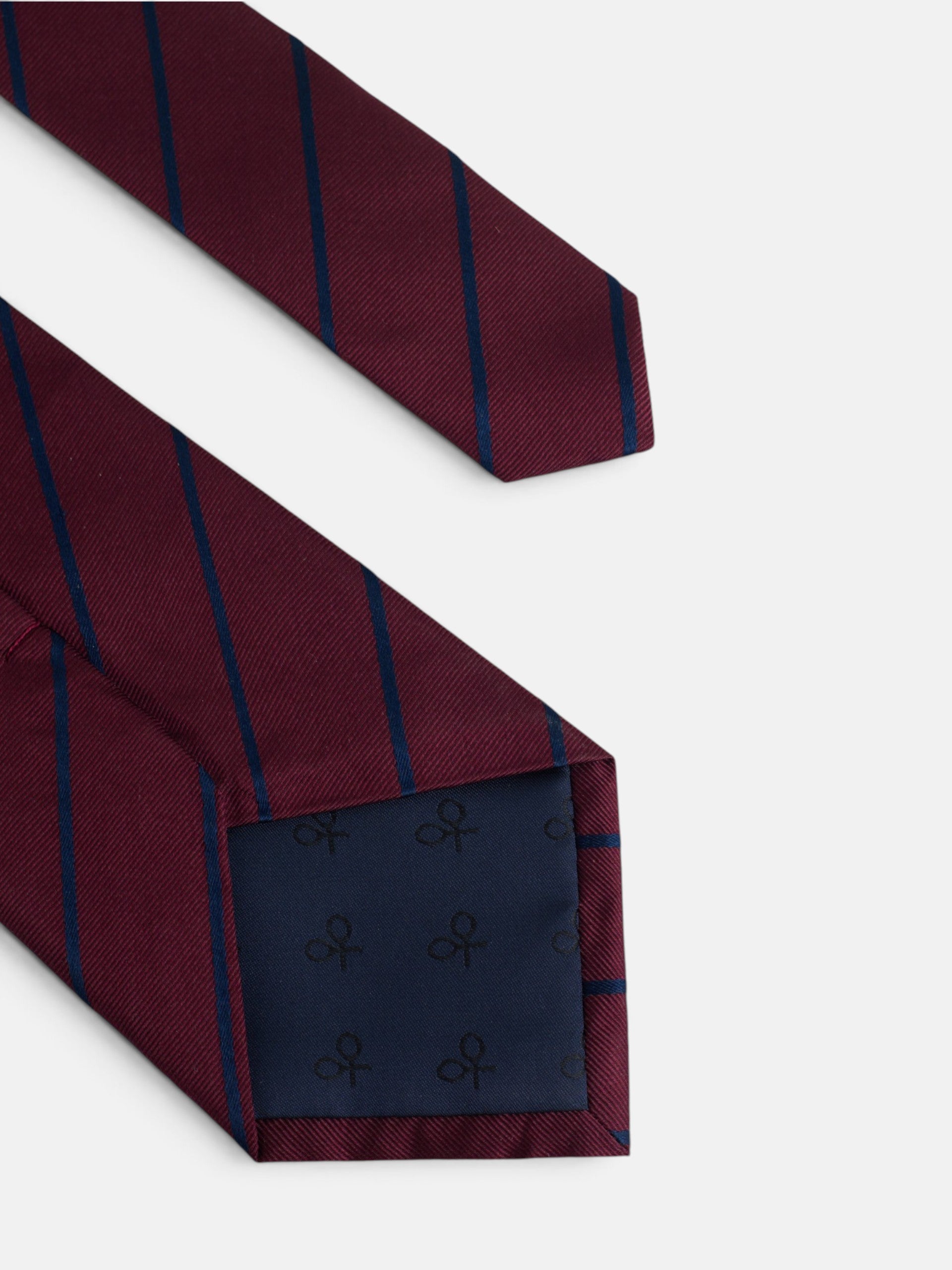 Corbata raya media burdeos