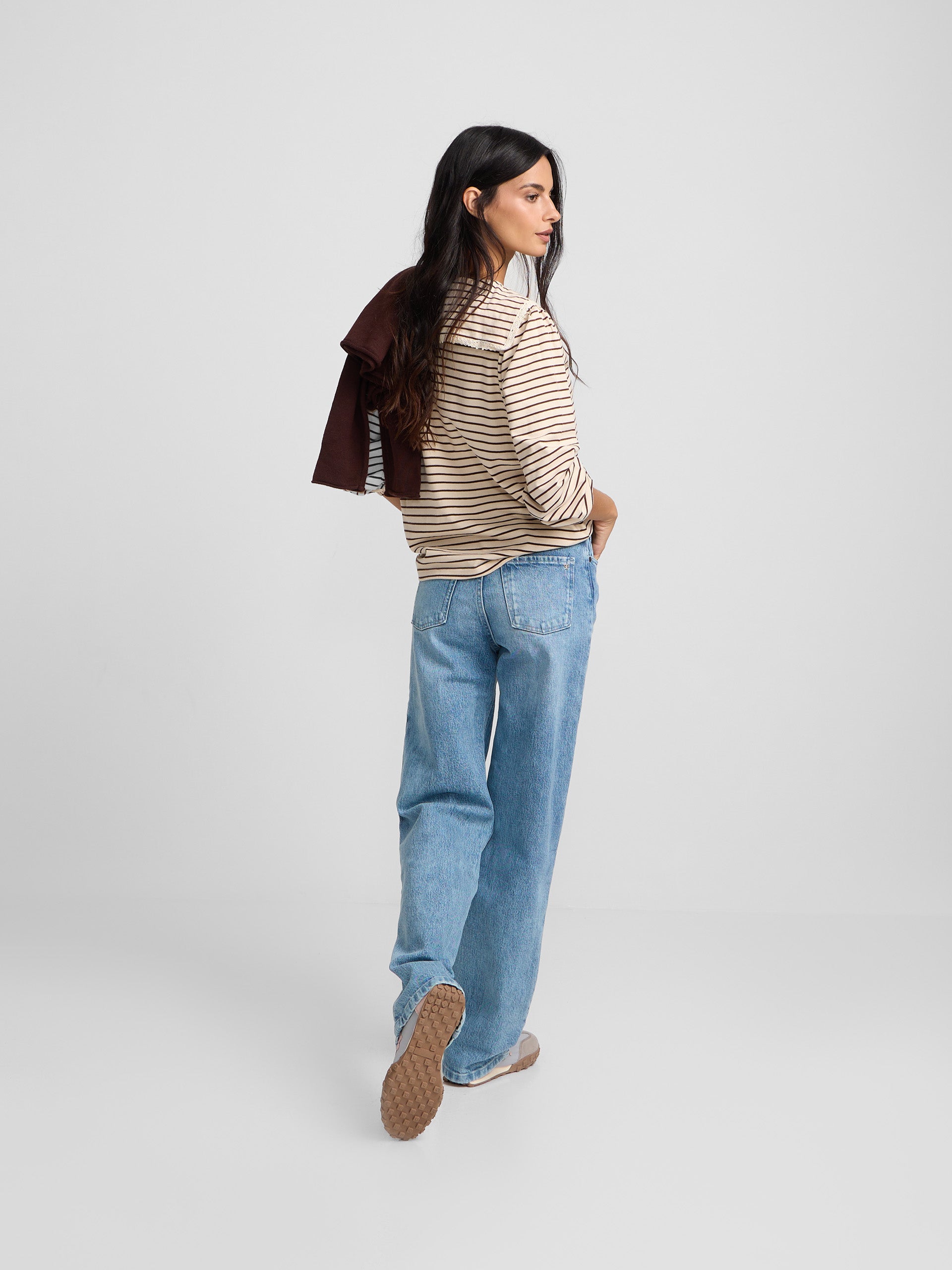Long-sleeved T-shirt with camel striped Peter Pan collar