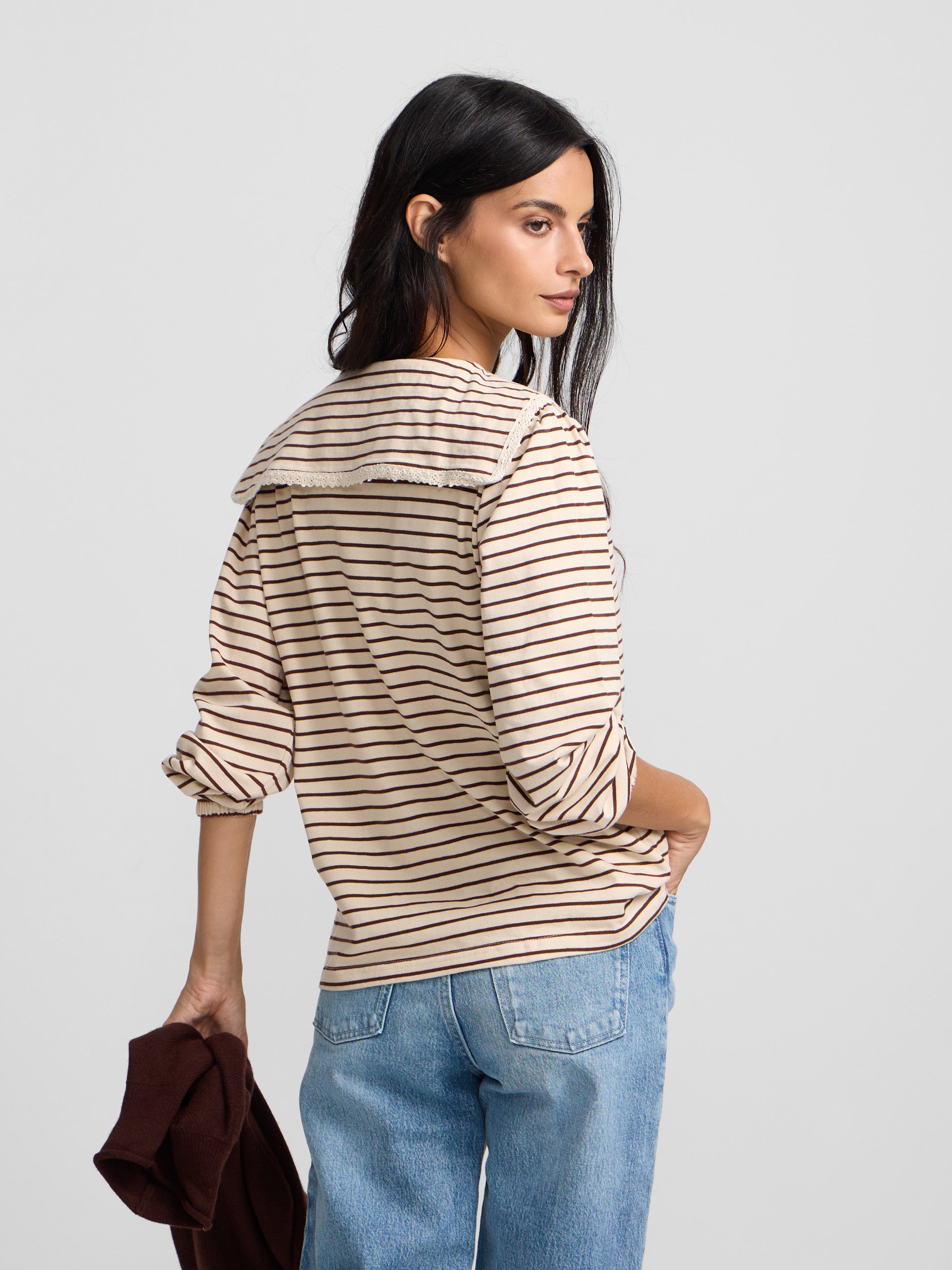 Long-sleeved T-shirt with camel striped Peter Pan collar