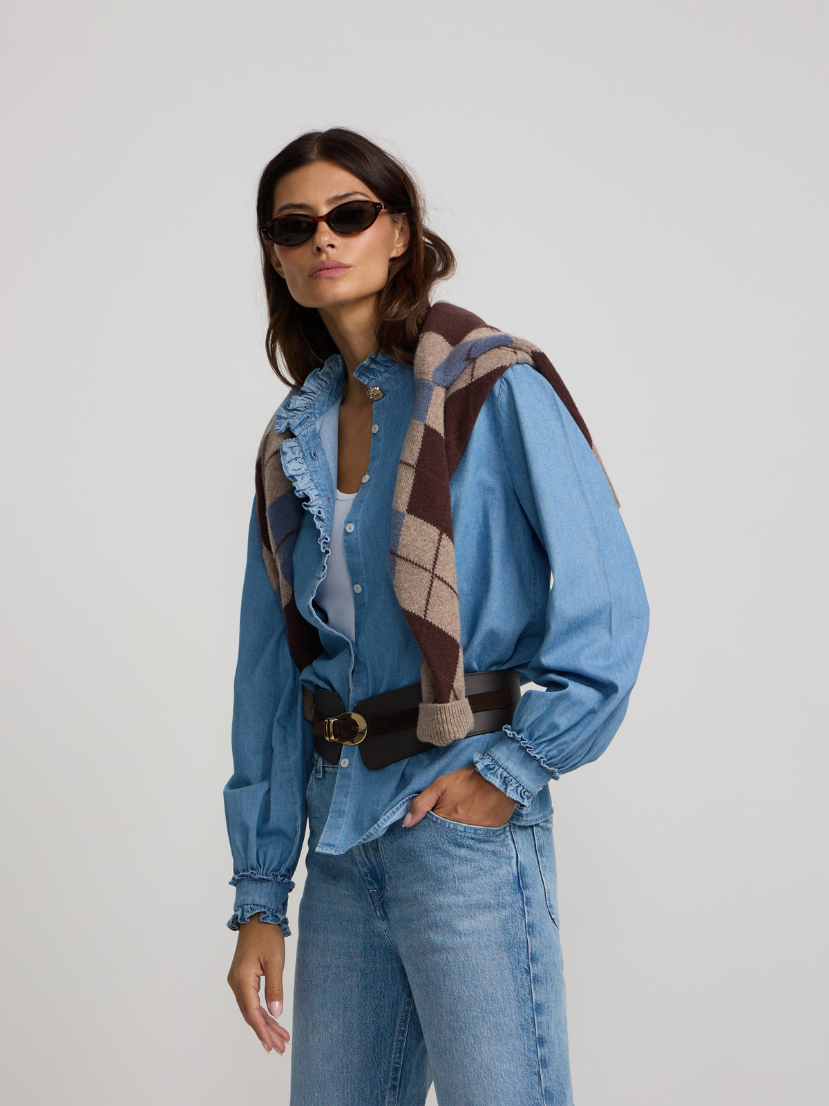 Camisa cuello volante detalle puño denim