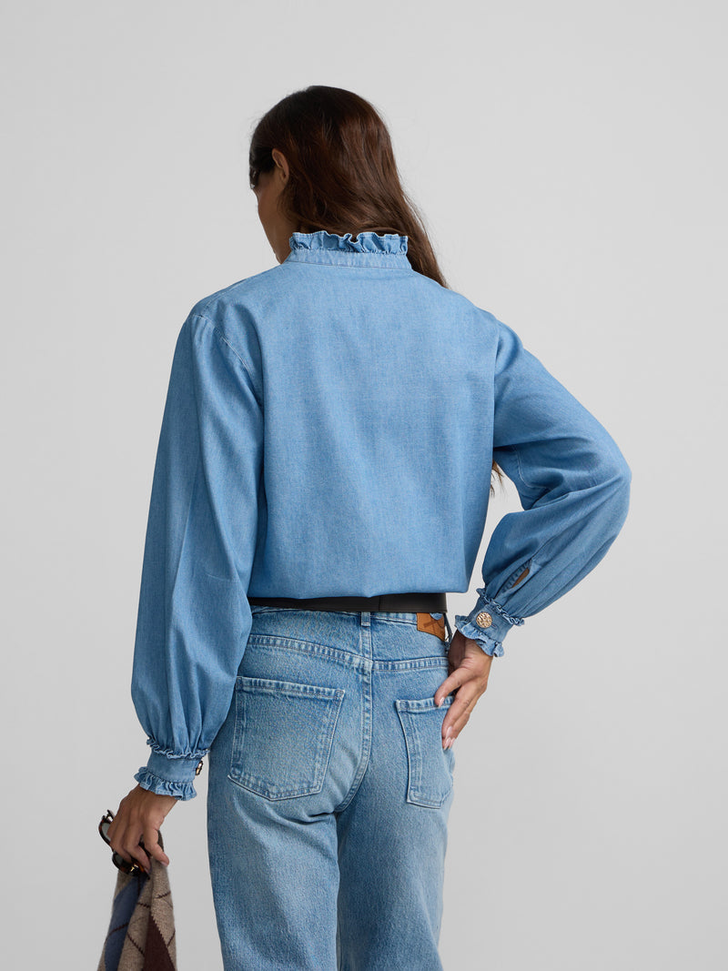 Camisa cuello volante detalle puño denim