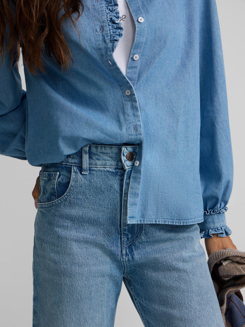 Camisa cuello volante detalle puño denim