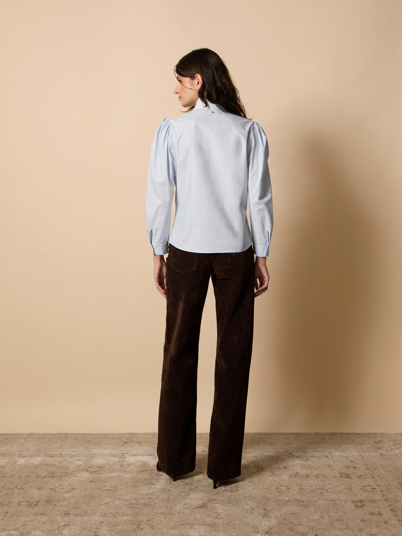 Unique shirt with light blue collar