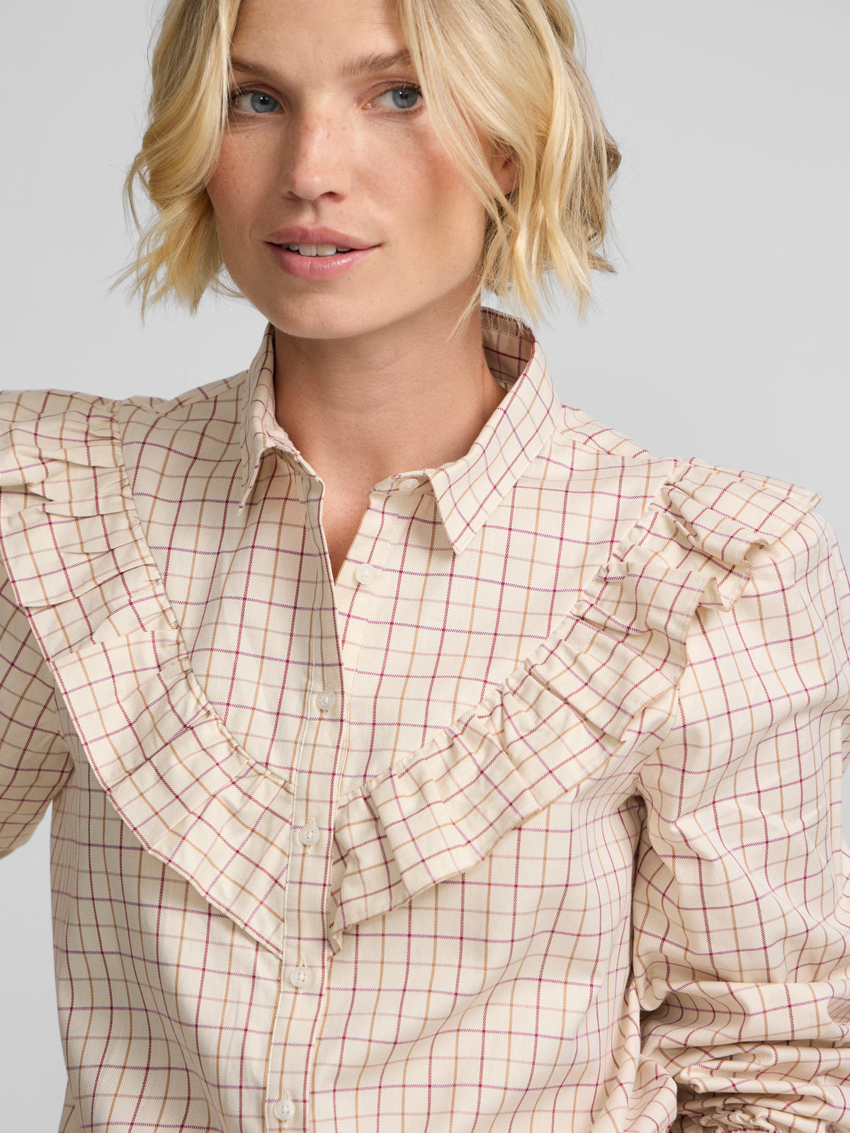 Camisa volantes cuadros beige