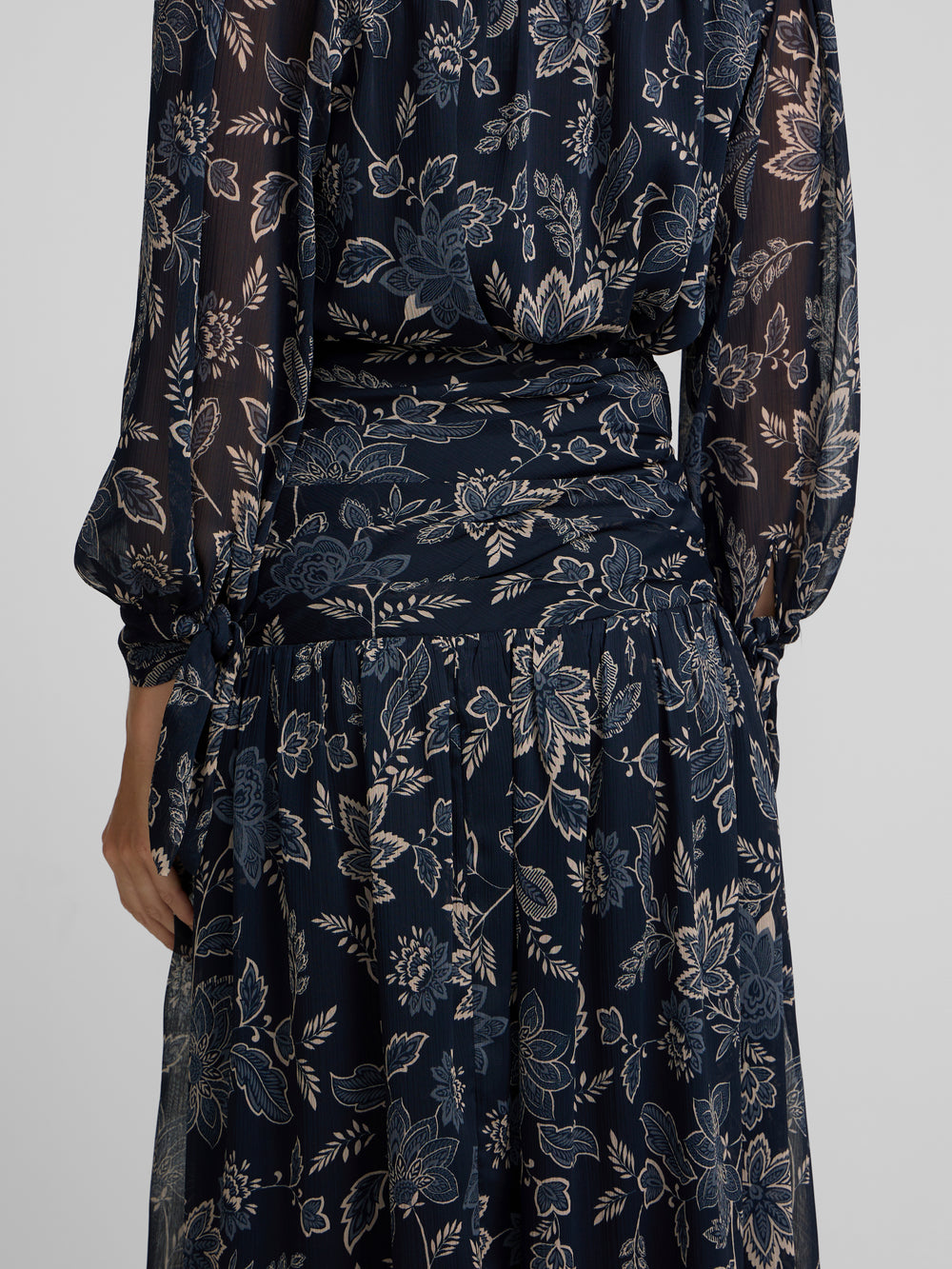 Long skirt with gathered waist and blue floral print