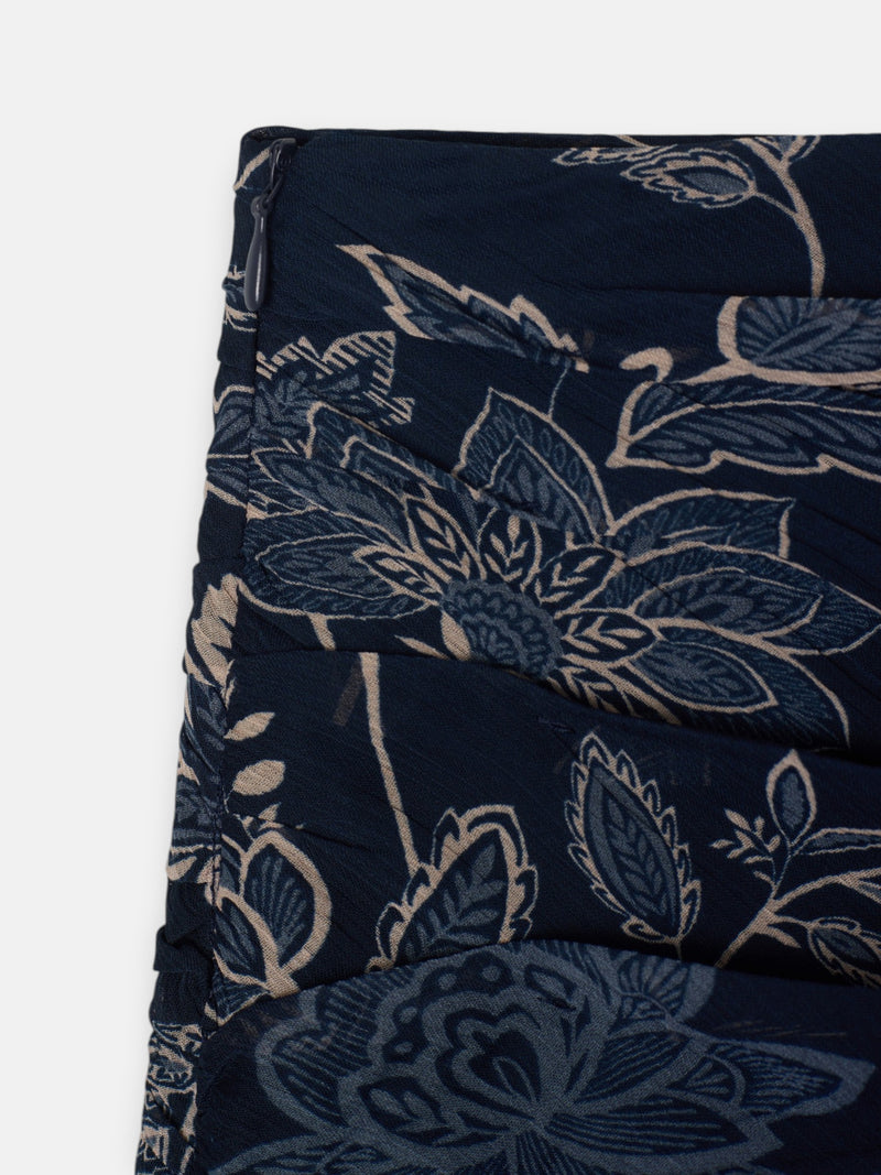 Long skirt with gathered waist and blue floral print