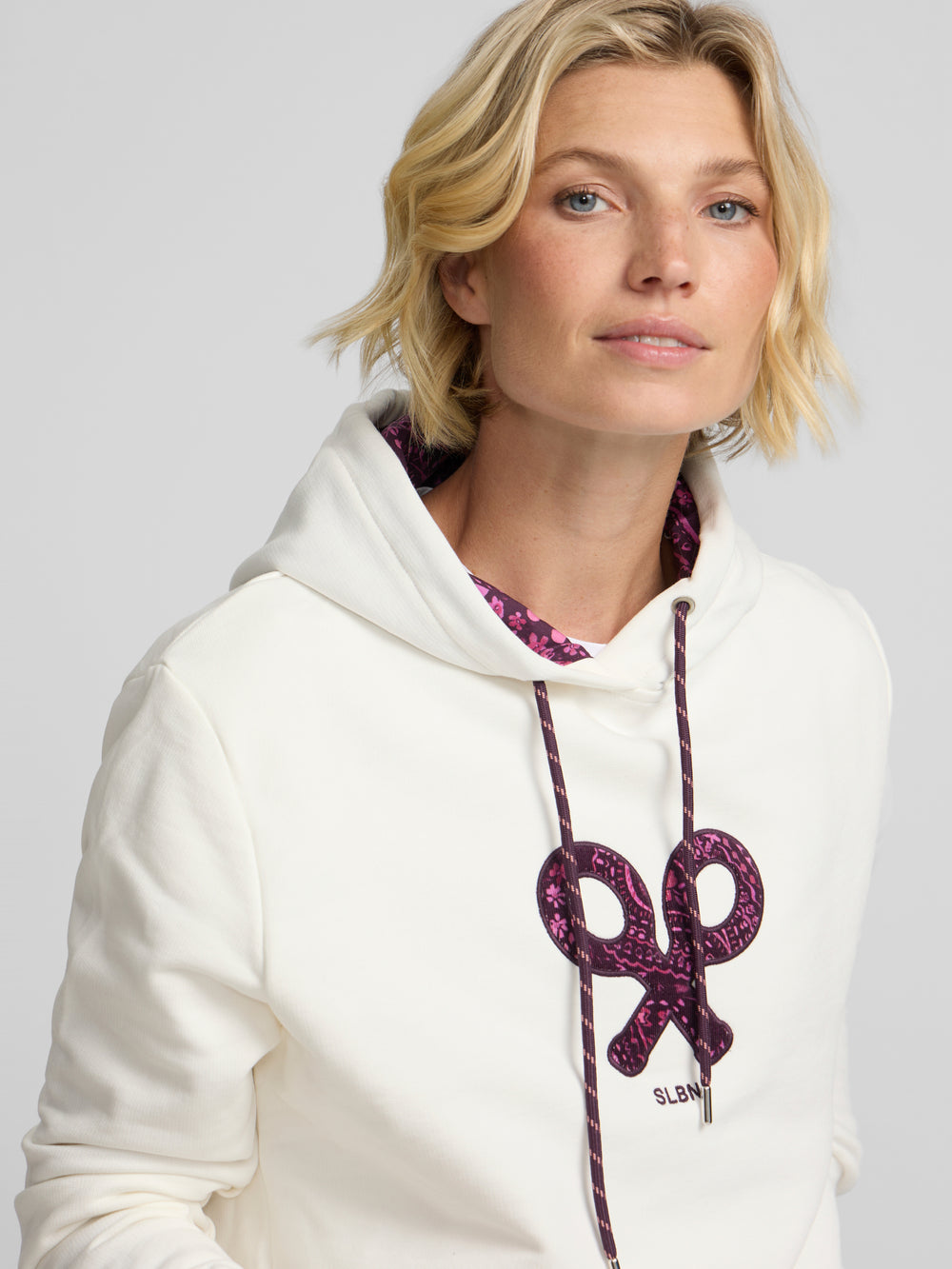 Sweat à capuche femme avec imprimé raquette écru