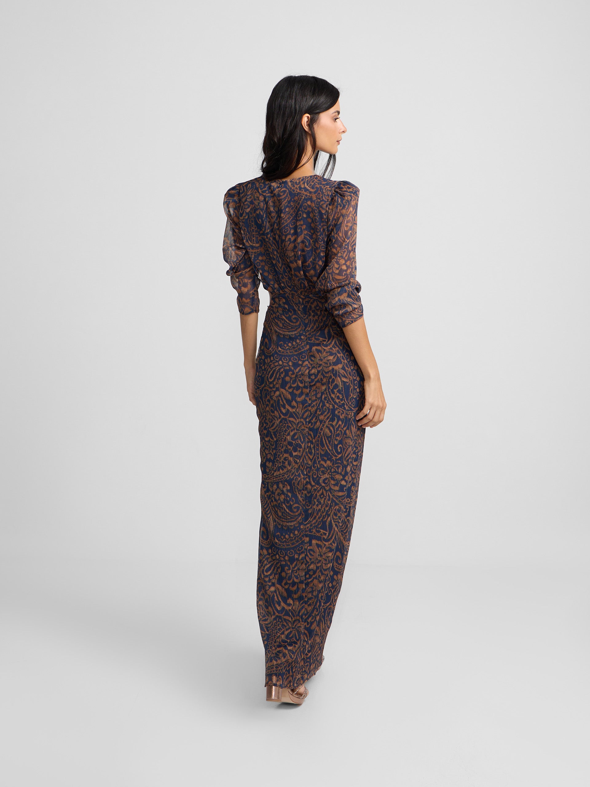 Vestido cut out estampado caxemira azul