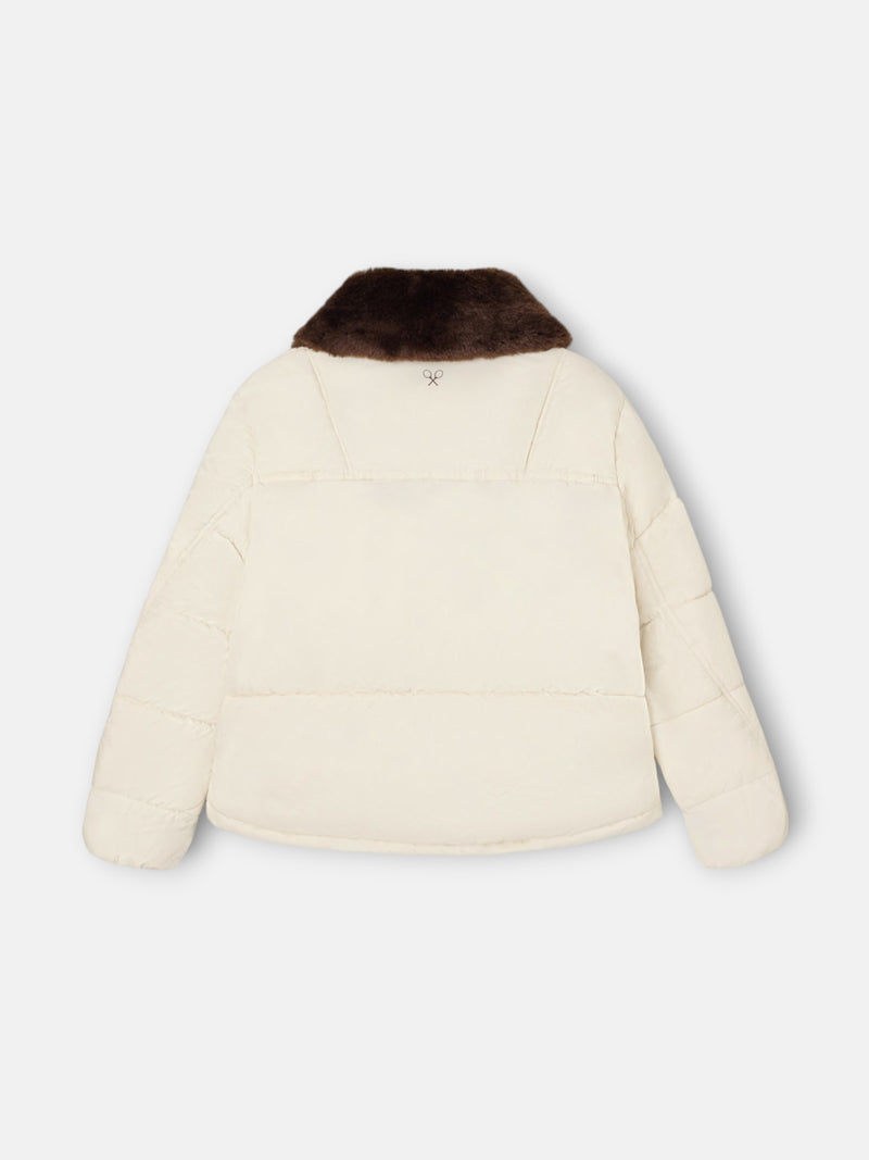 Parka corta acolchada cuello pelo crudo